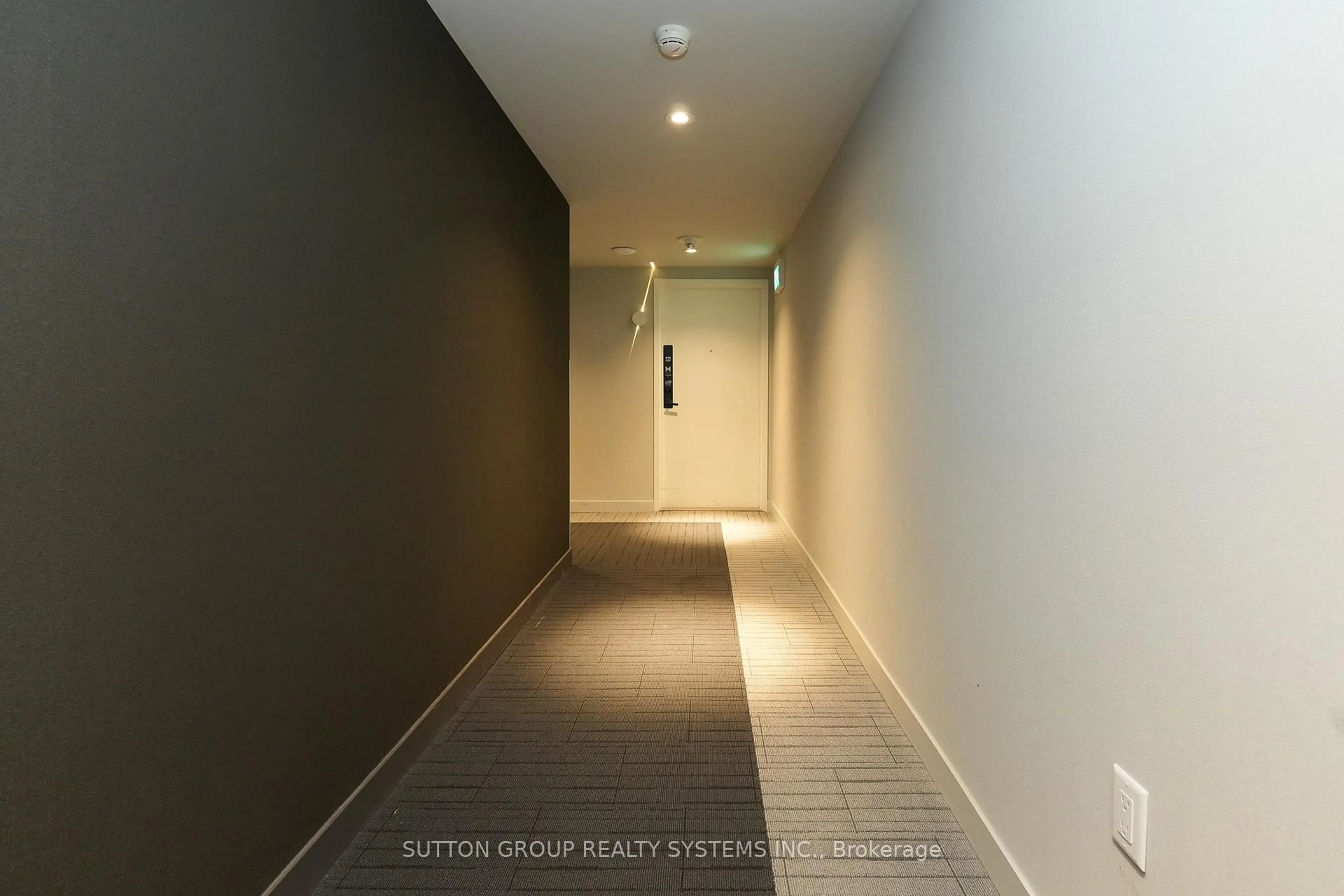 Indoor foyer for 3883 Quartz Rd #520, Mississauga Ontario L5B 0M4