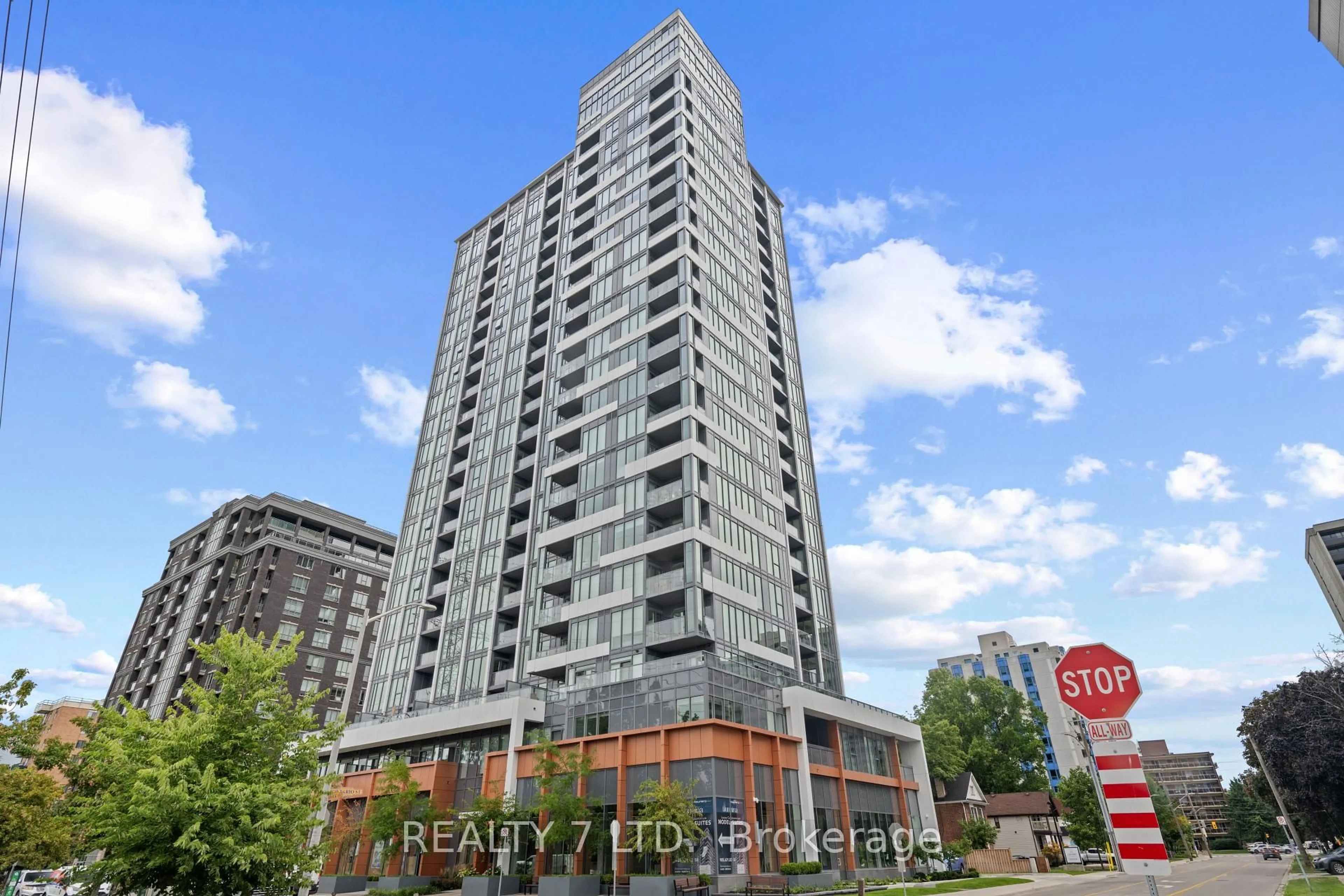 Patio, building for 500 Brock Ave #1701, Burlington Ontario L7S 0A5