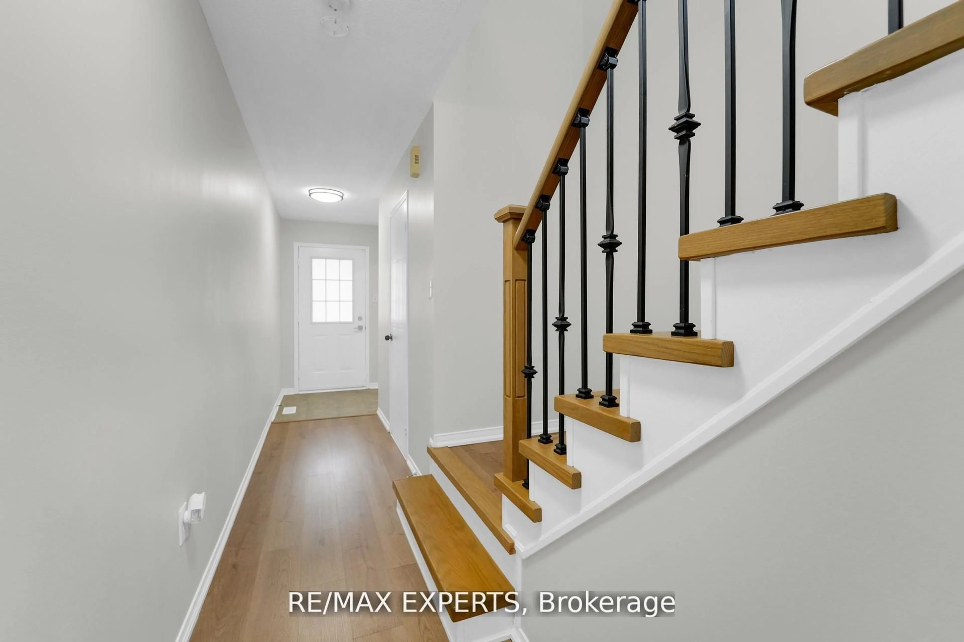 Indoor entryway for 86 Joymar Dr #120, Mississauga Ontario L5M 7Z6