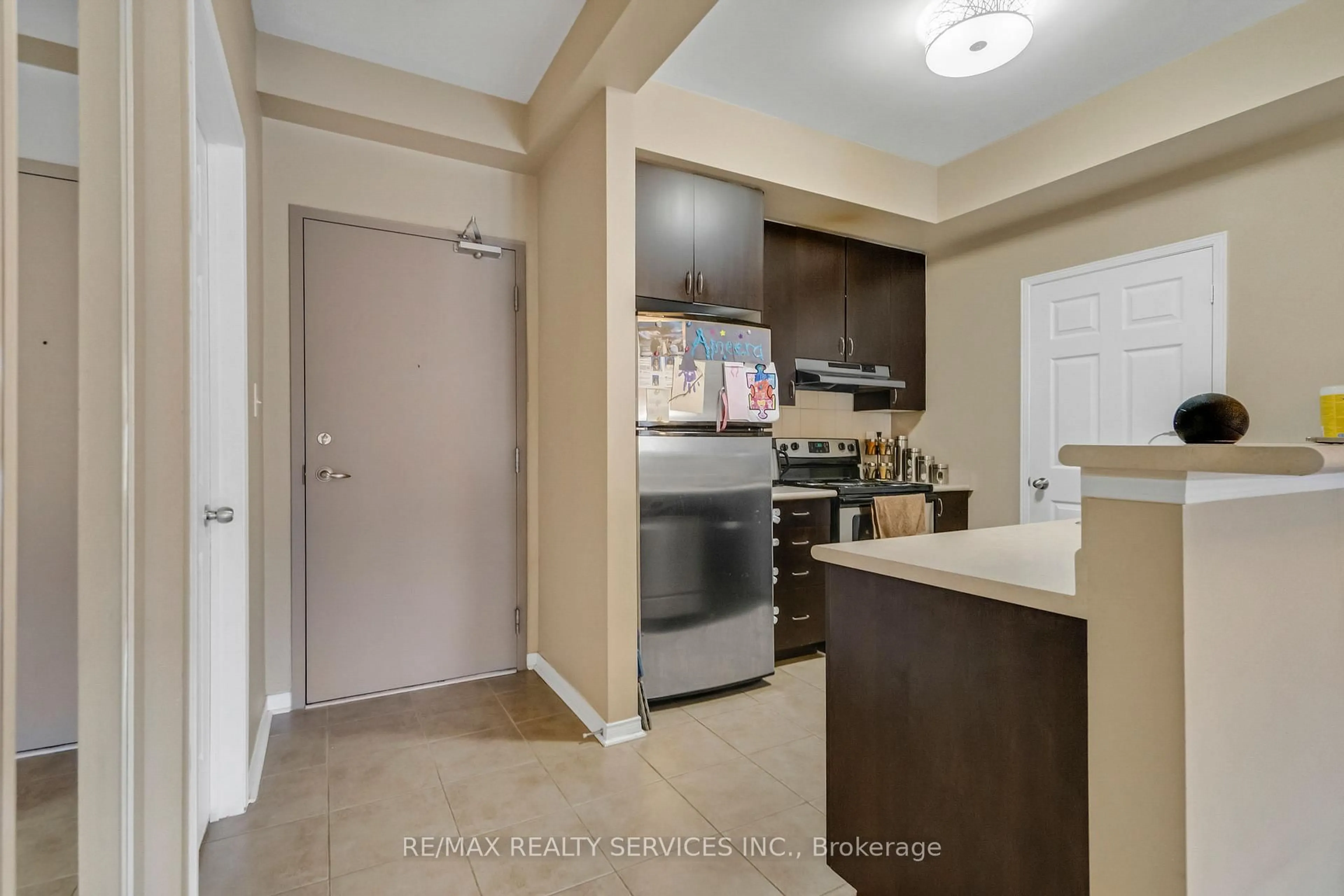 Standard kitchen, unknown for 5150 Winston Churchill Blvd #101, Mississauga Ontario L5M 0P1