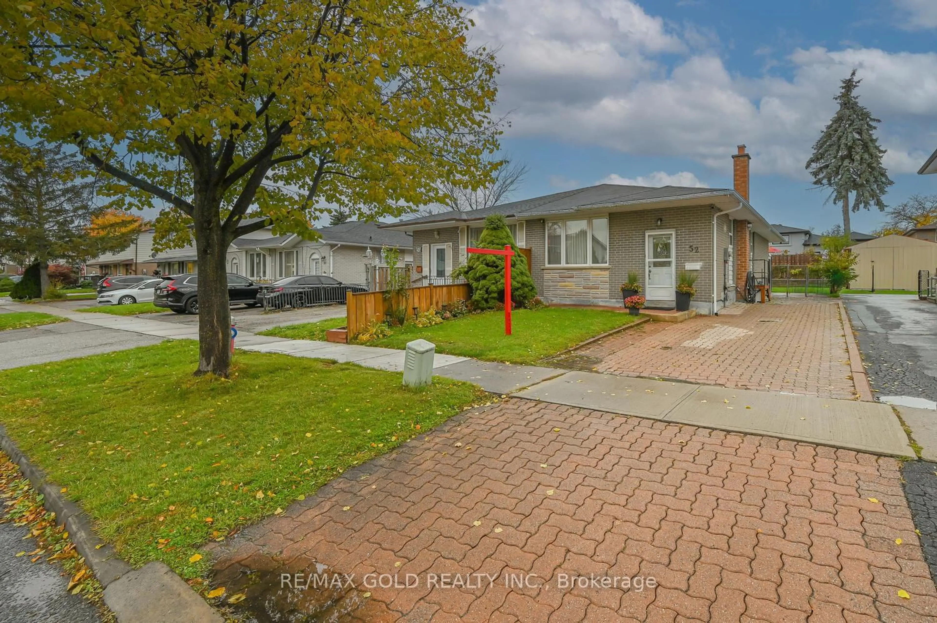 A pic from outside/outdoor area/front of a property/back of a property/a pic from drone, street for 52 Crawford Dr, Brampton Ontario L6V 2C7