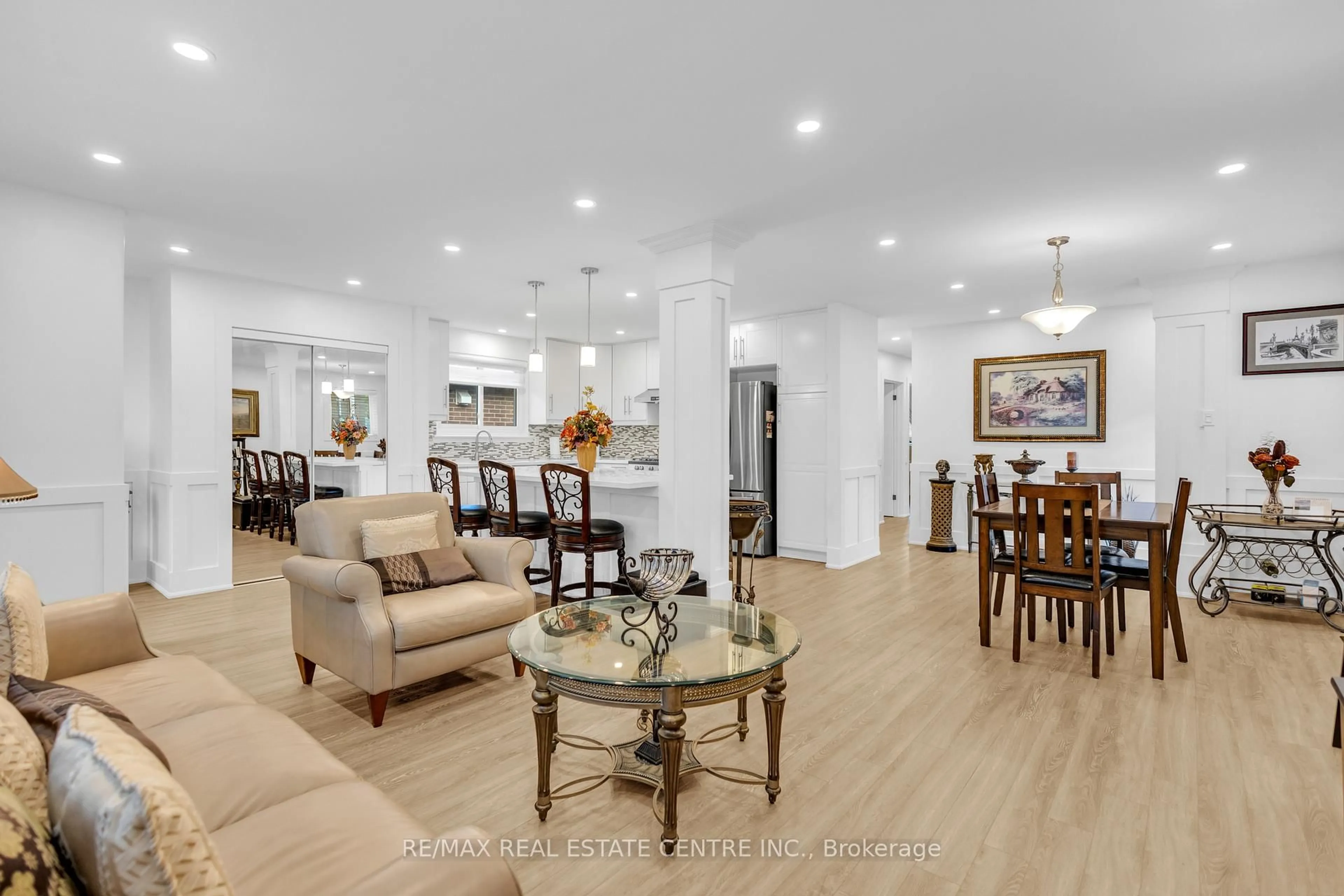 Living room with furniture, unknown for 741 Mullin Way, Burlington Ontario L7L 4J8