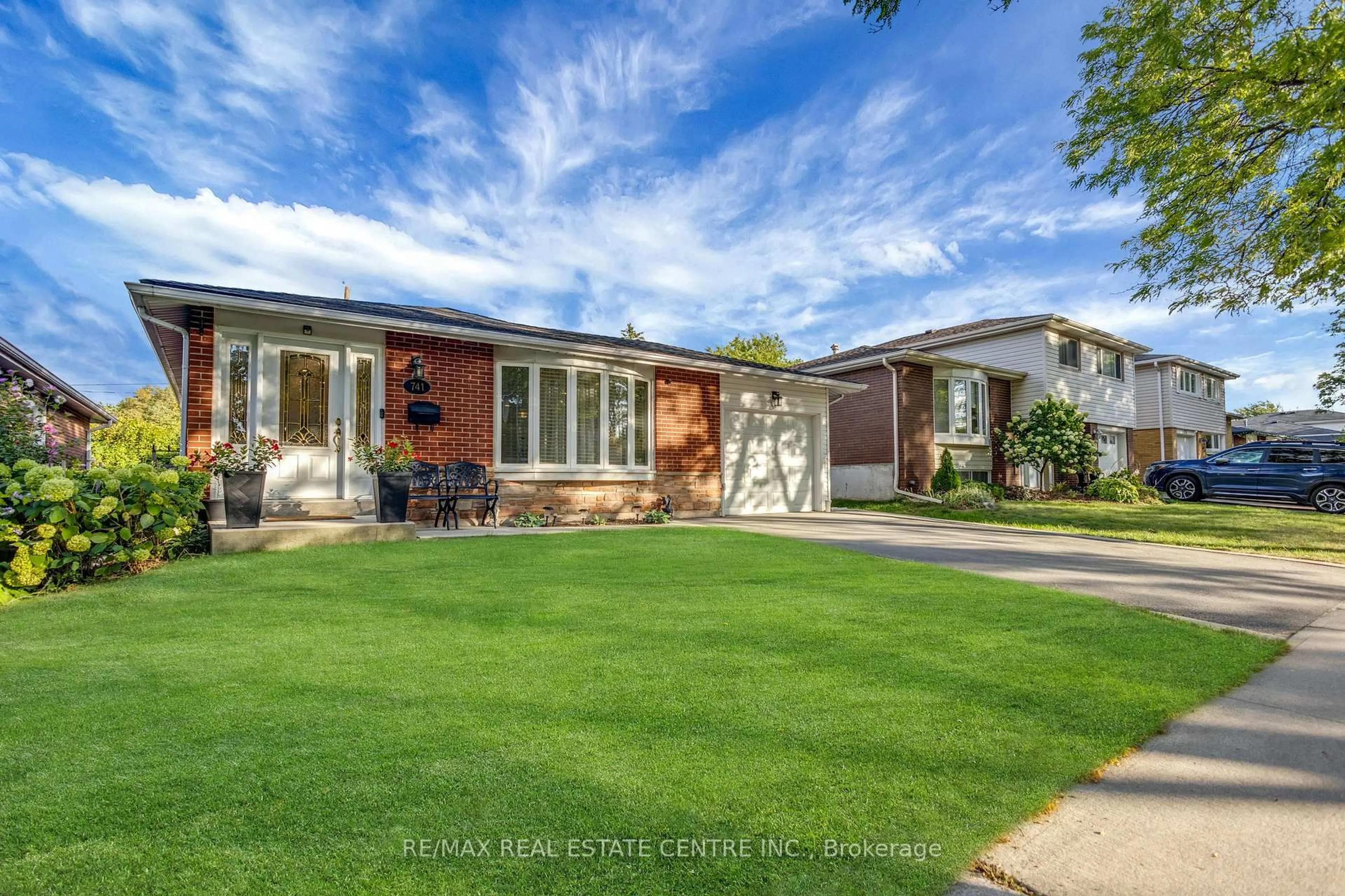 Home with brick exterior material, street for 741 Mullin Way, Burlington Ontario L7L 4J8