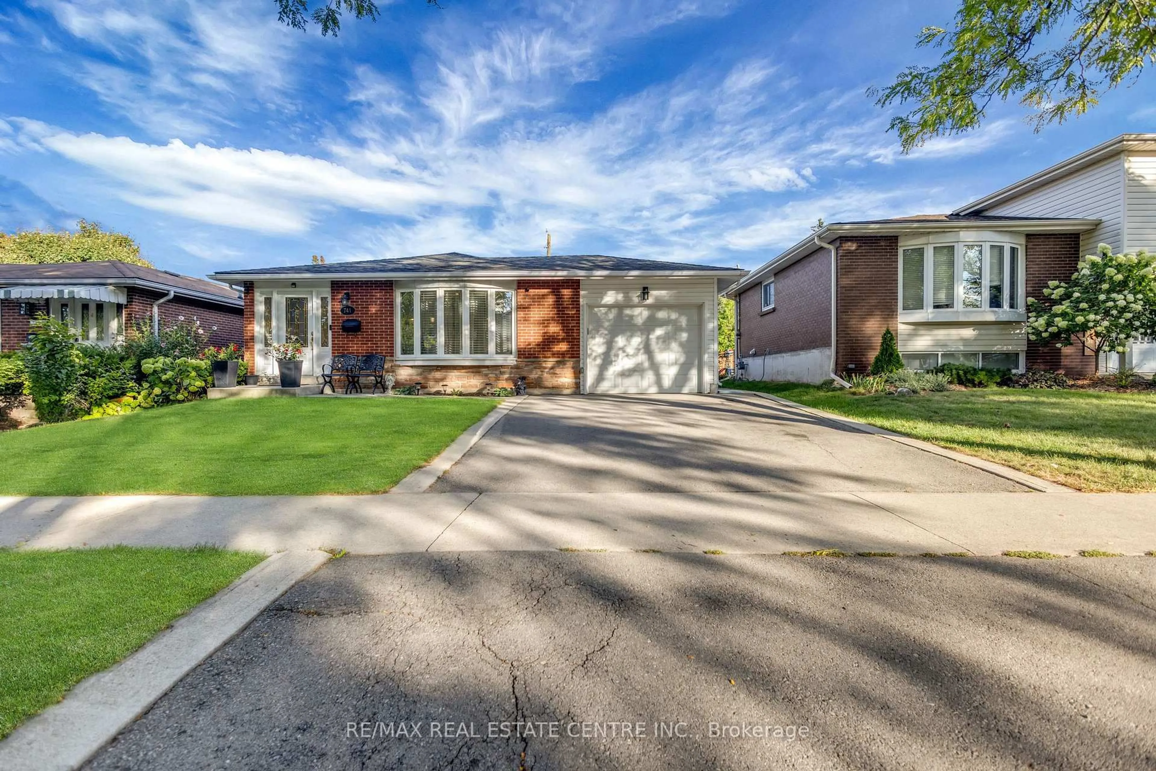 Home with brick exterior material, street for 741 Mullin Way, Burlington Ontario L7L 4J8