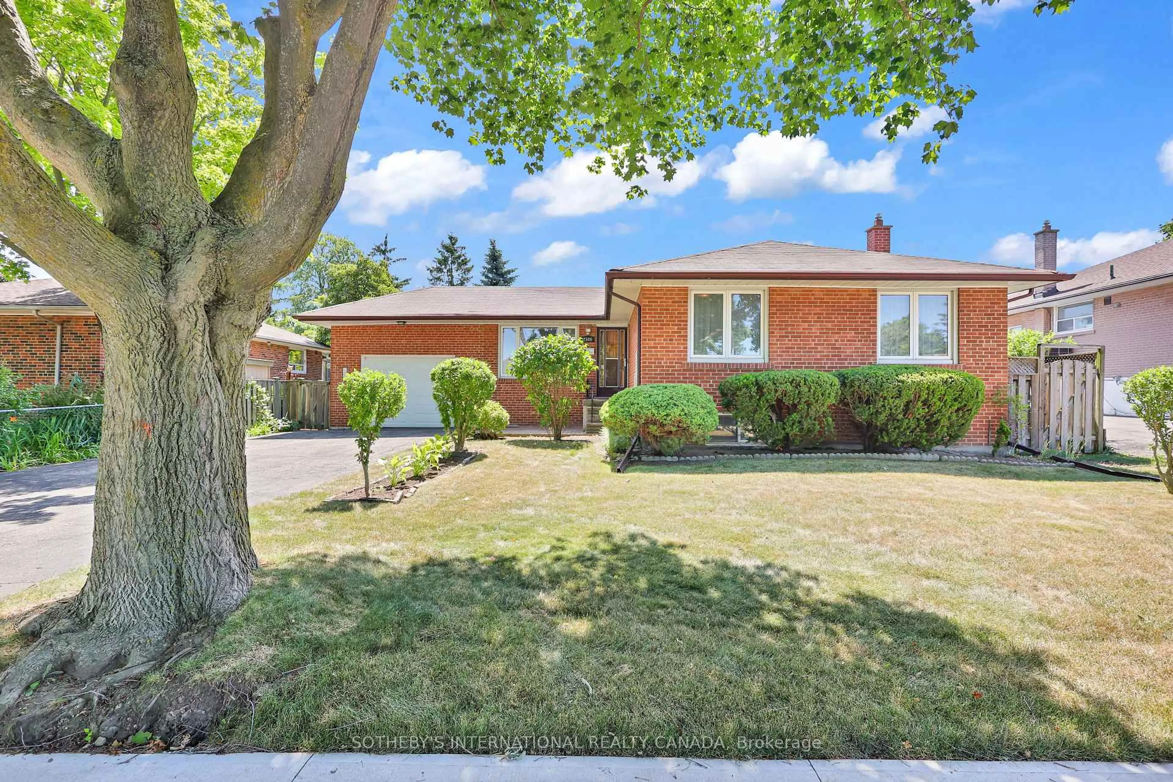 Home with brick exterior material, street for 2506 Constable Rd, Mississauga Ontario L5J 1W1
