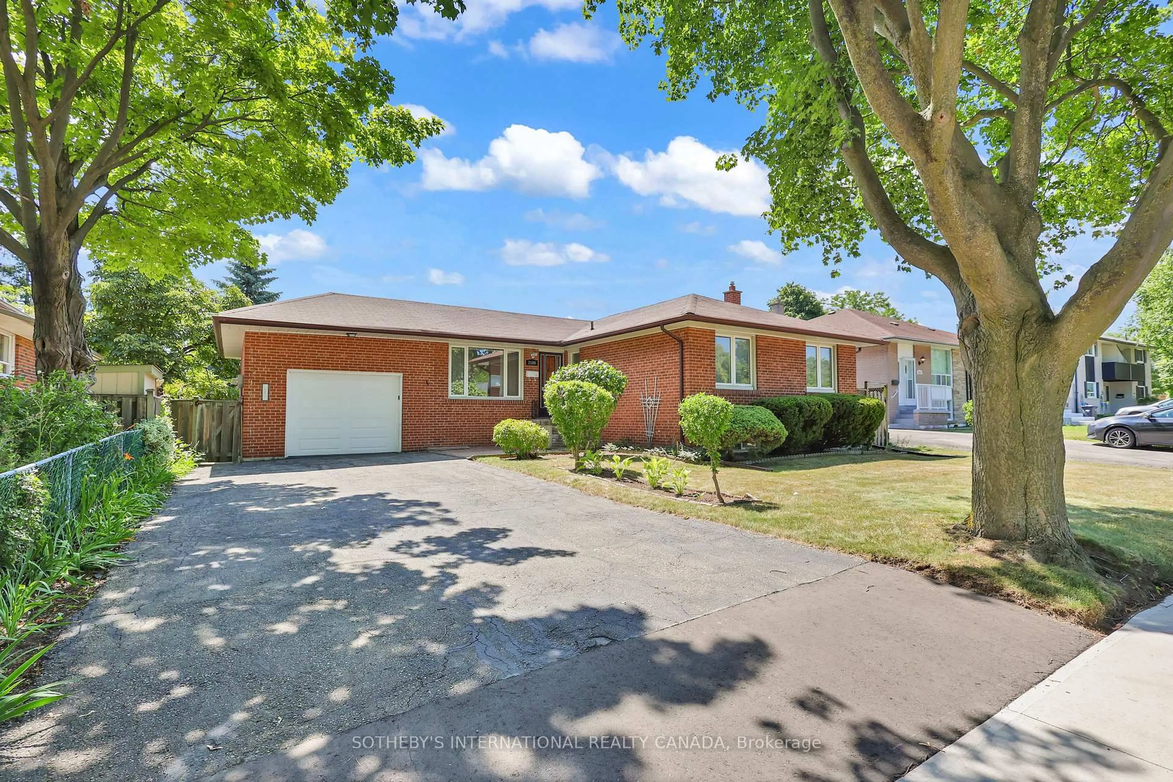 Home with brick exterior material, street for 2506 Constable Rd, Mississauga Ontario L5J 1W1
