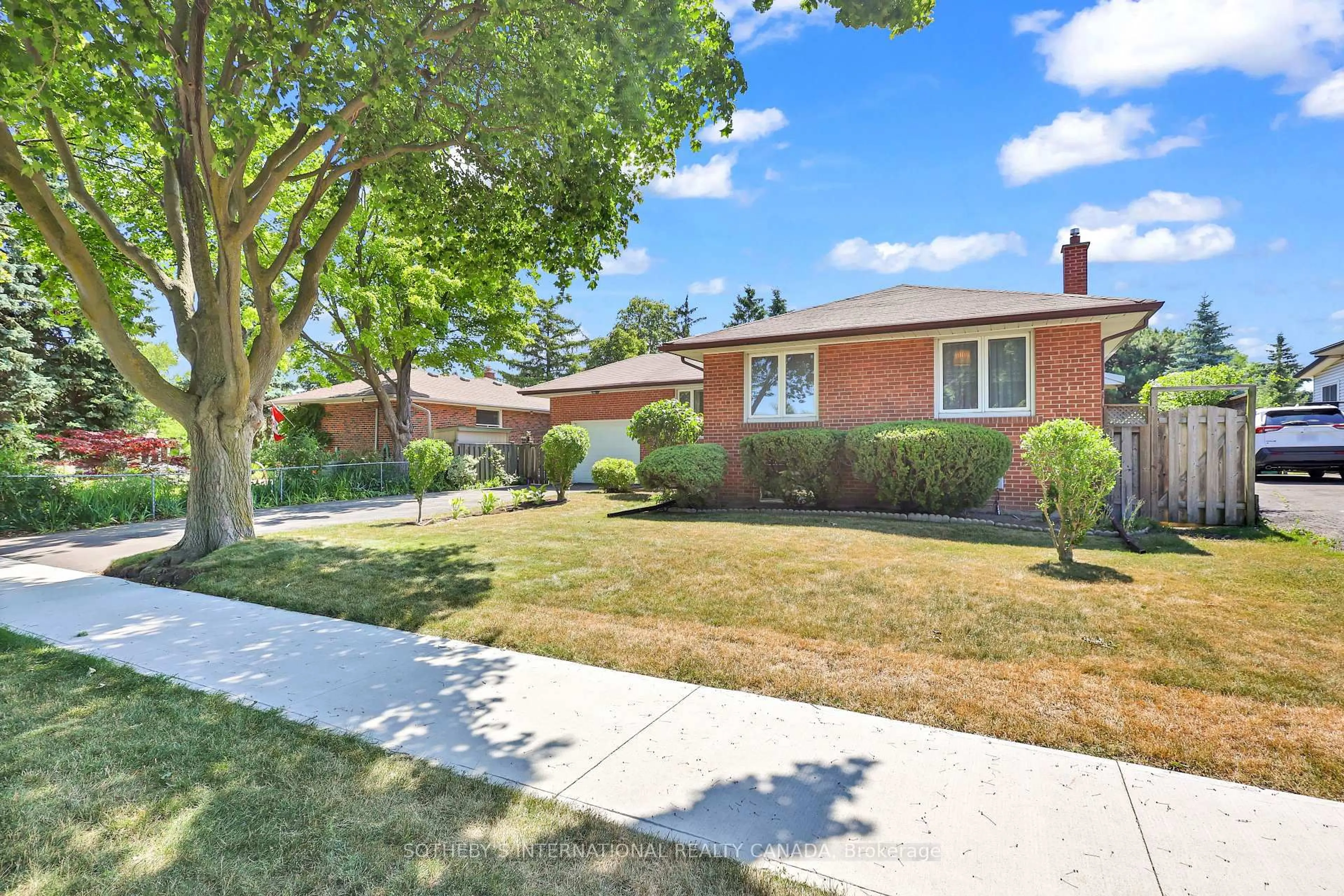 Home with brick exterior material, street for 2506 Constable Rd, Mississauga Ontario L5J 1W1