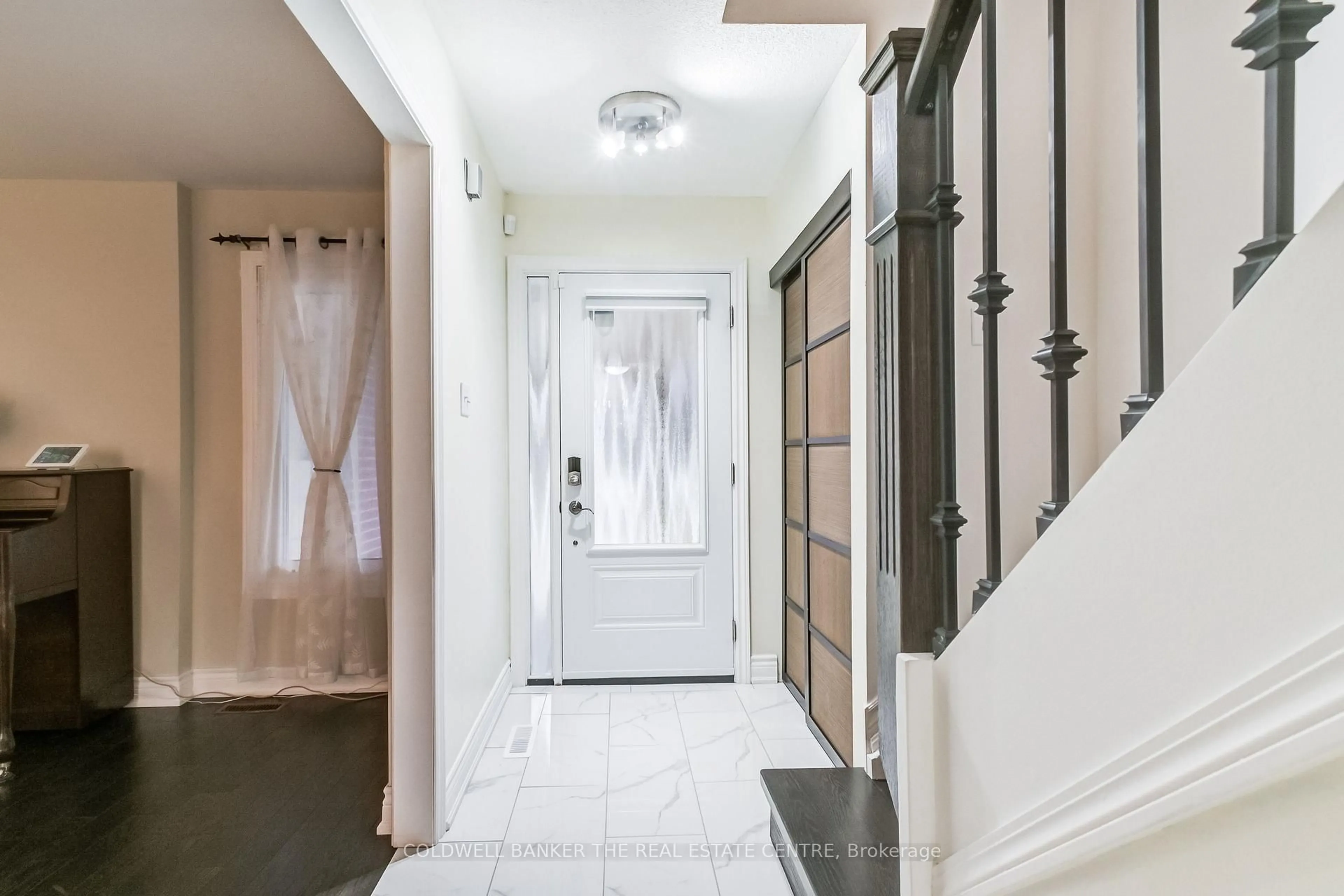 Indoor entryway for 78 Stanwell Dr, Brampton Ontario L6Z 3Z2