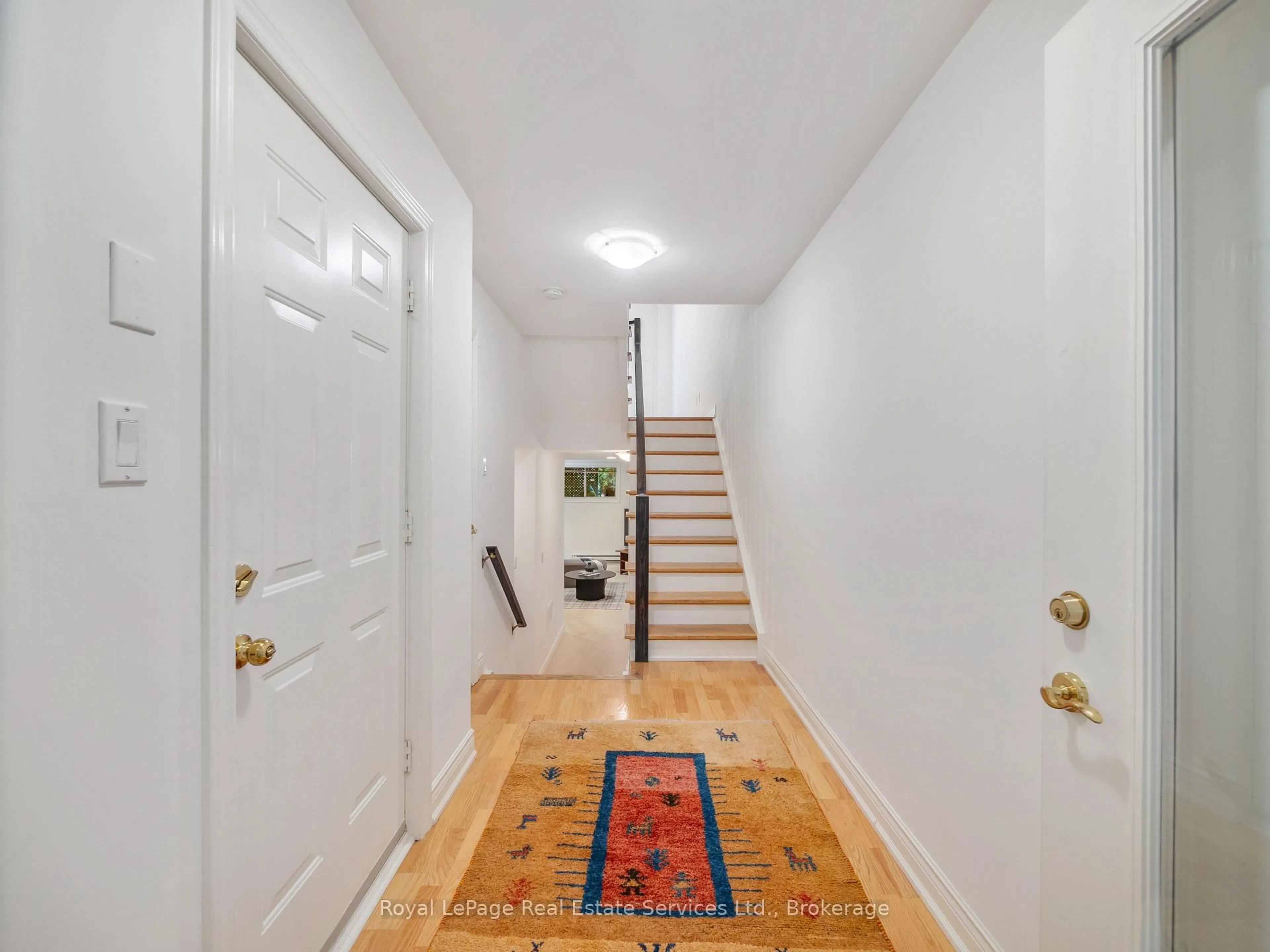 Indoor entryway for 81 Brant St, Oakville Ontario L6K 2Z5
