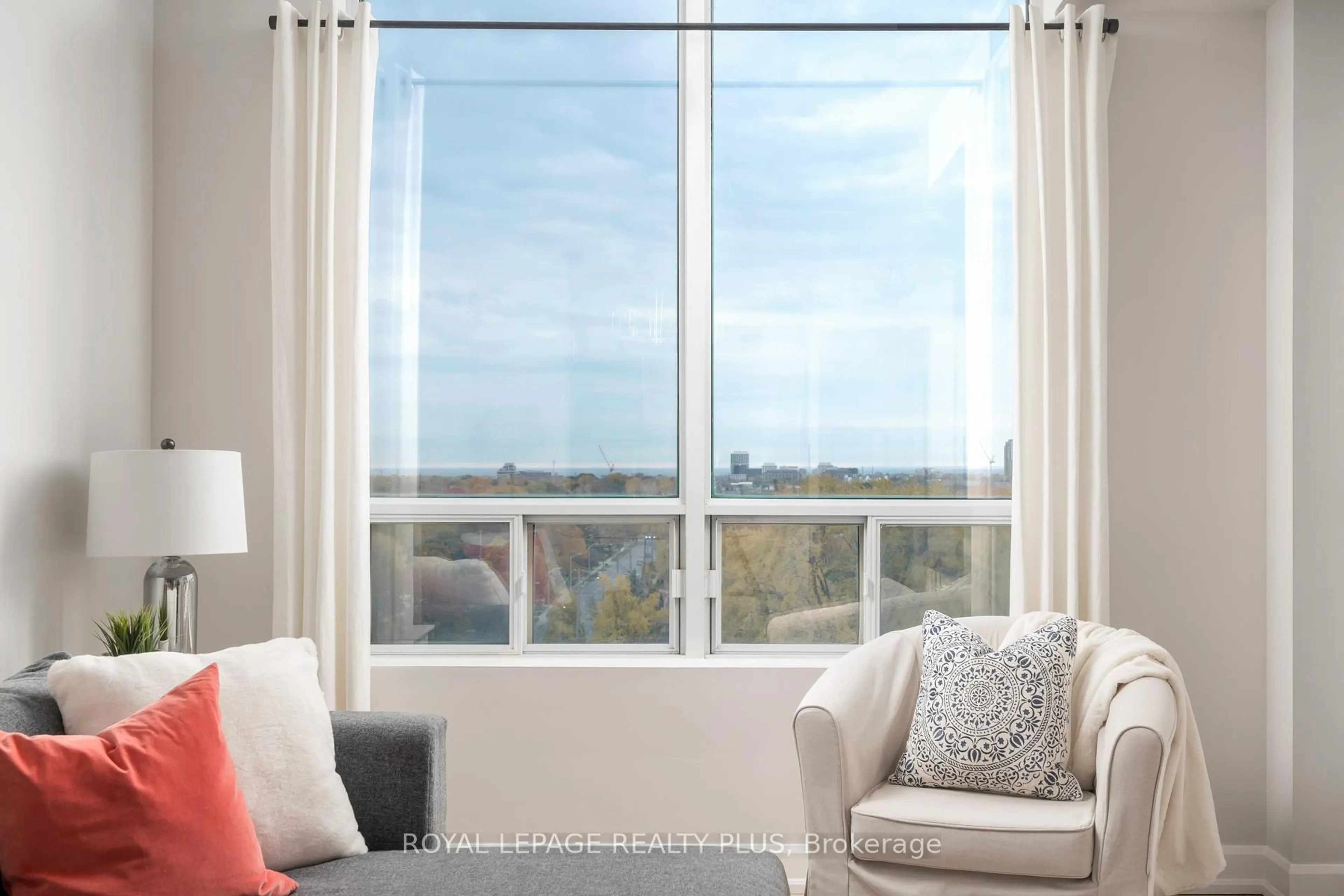 Living room with furniture, unknown for 3391 Bloor St #907, Toronto Ontario M8X 1G3