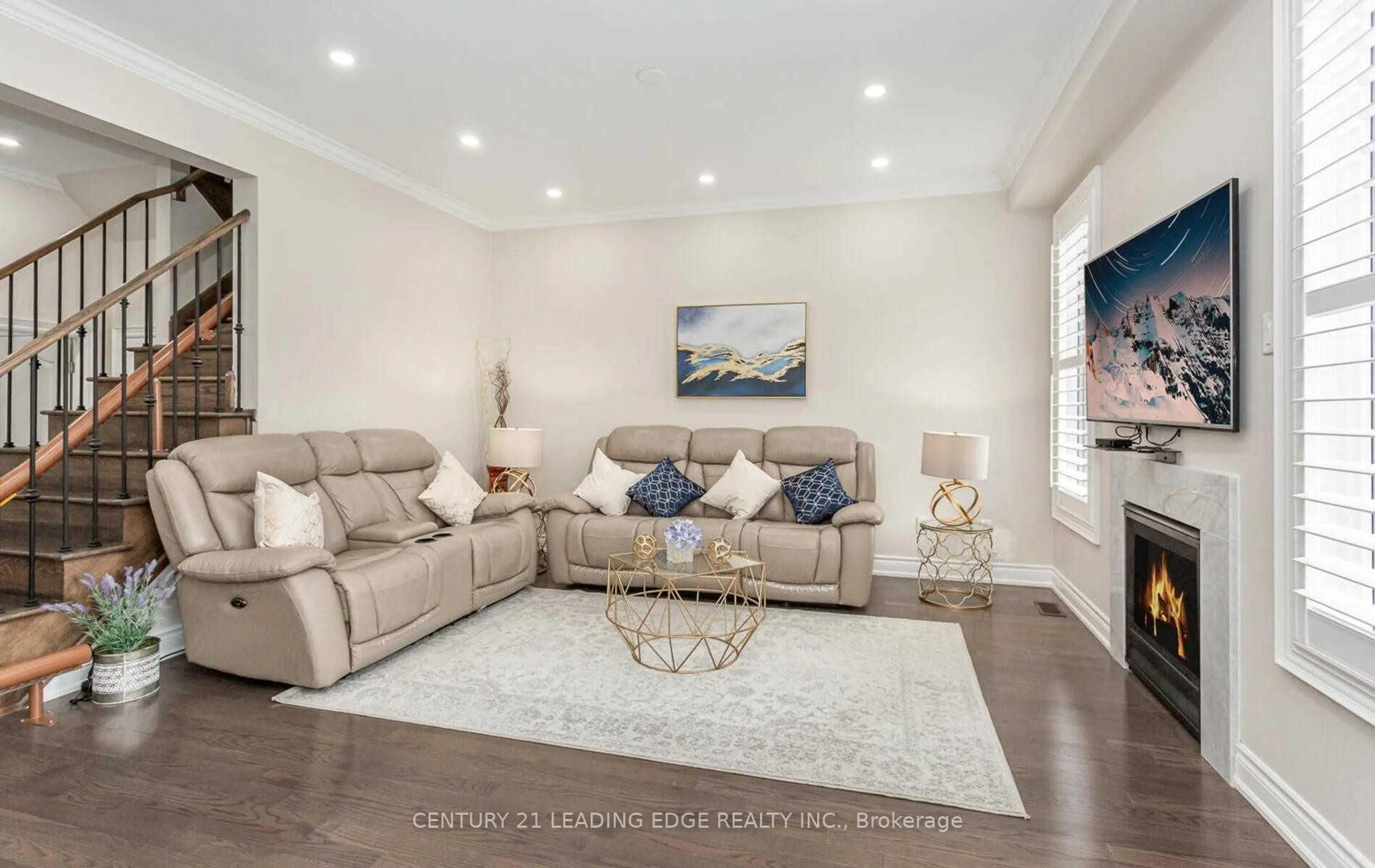 Living room with furniture, unknown for 7 Vetch St, Brampton Ontario L6Y 0E3