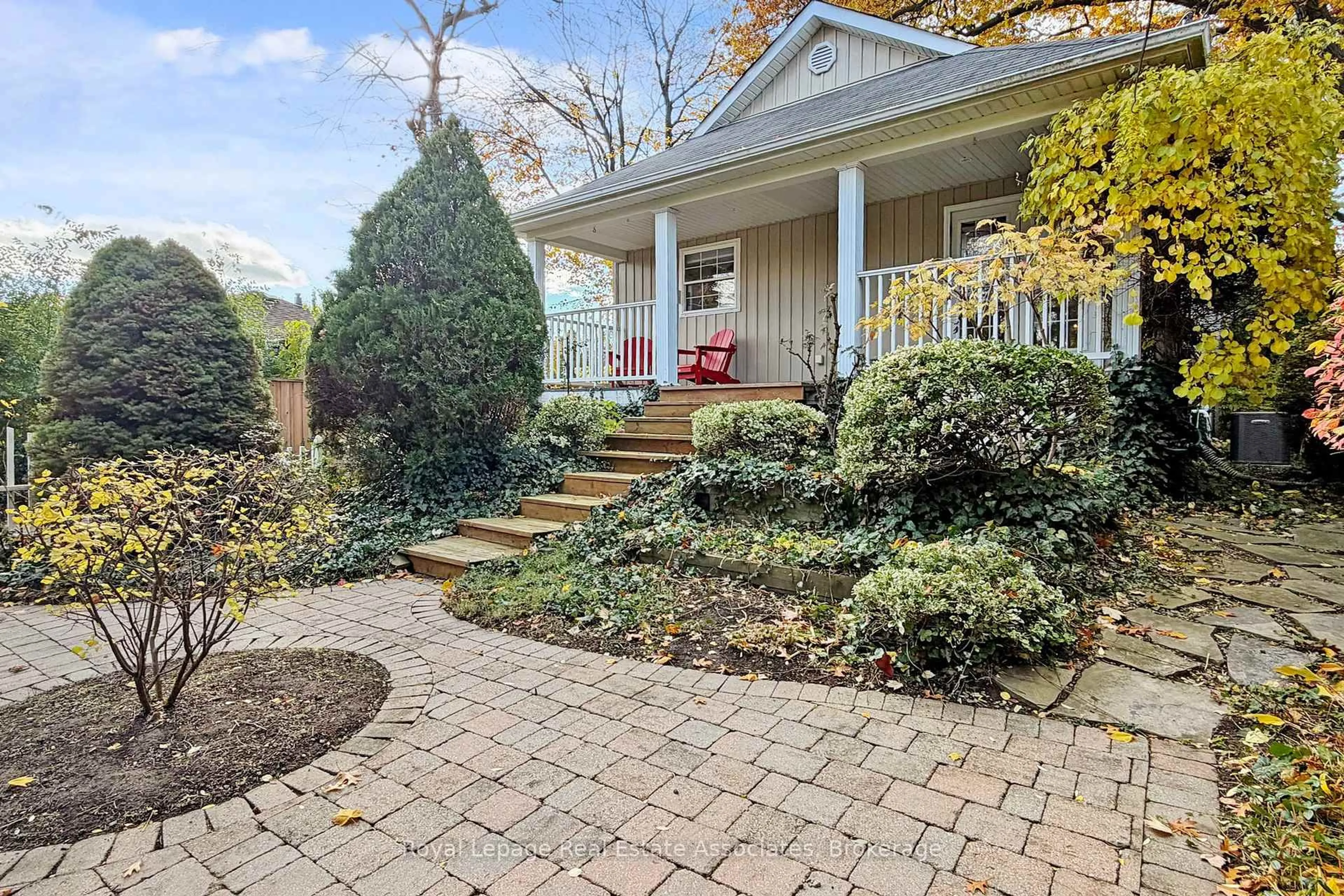 Home with brick exterior material, street for 1486 Kenmuir Ave, Mississauga Ontario L5G 4B5