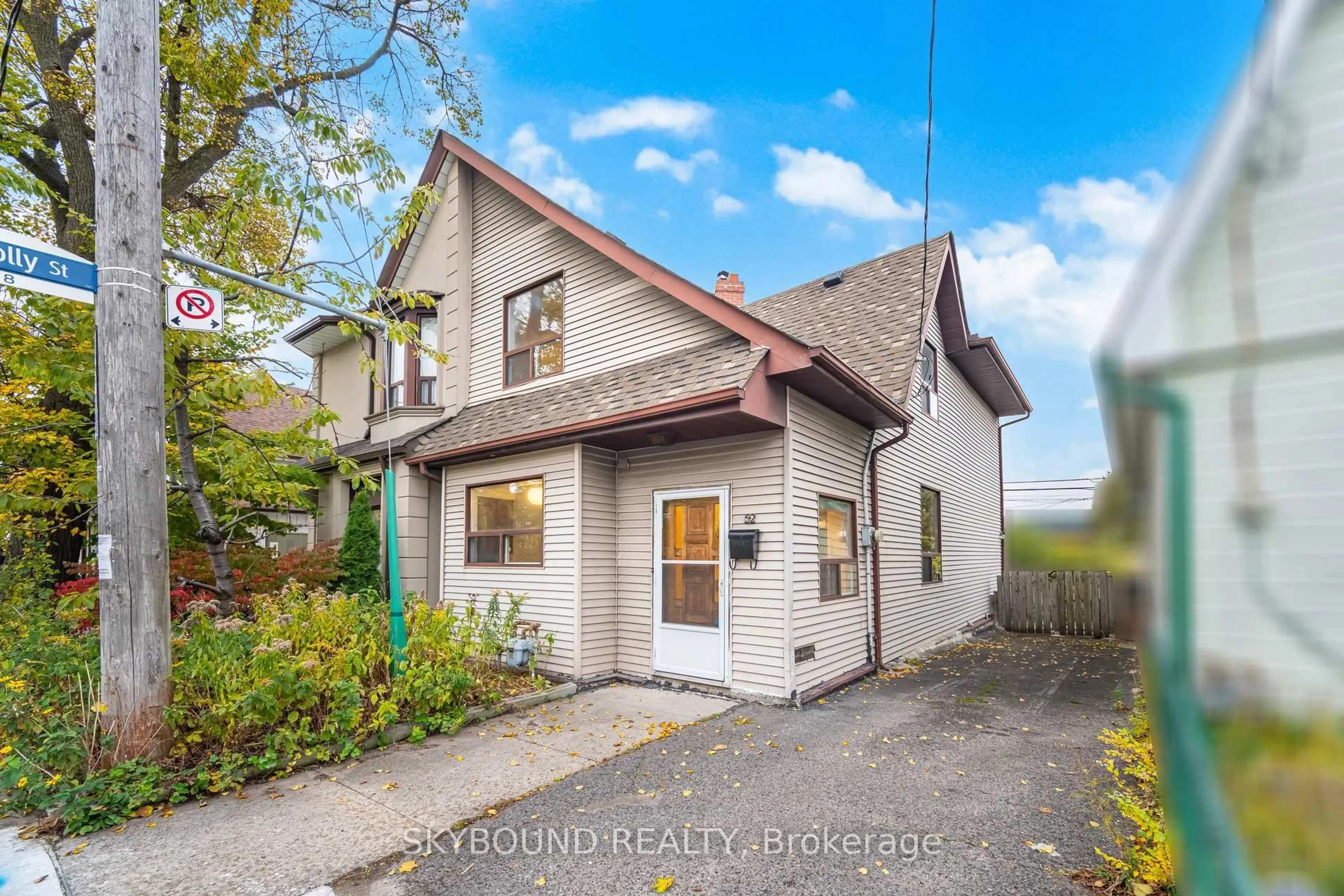 A pic from outside/outdoor area/front of a property/back of a property/a pic from drone, building for 52 Ford St, Toronto Ontario M6N 3A1