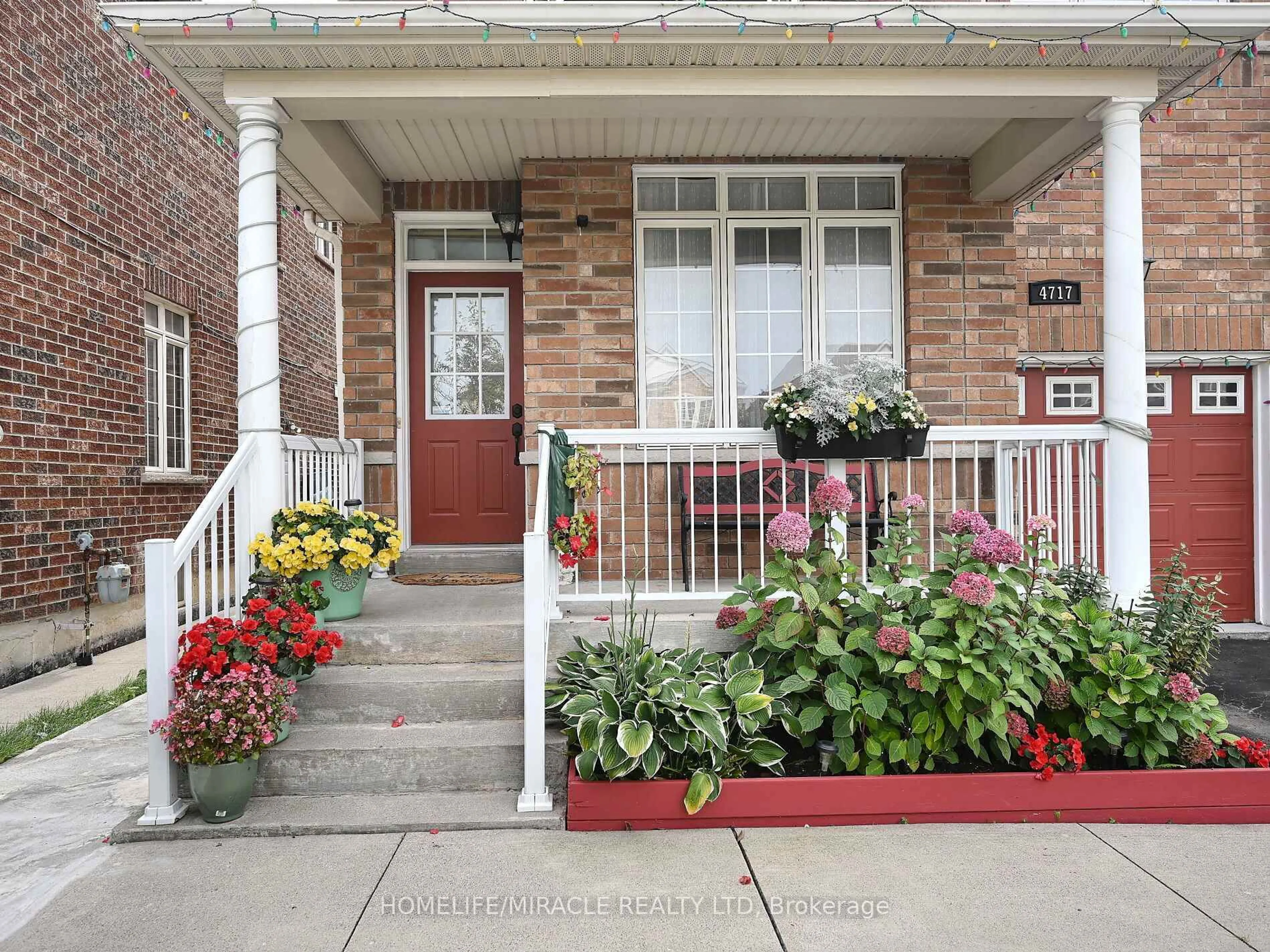 Indoor entryway for 4717 Colombo Cres, Mississauga Ontario L5M 7R3