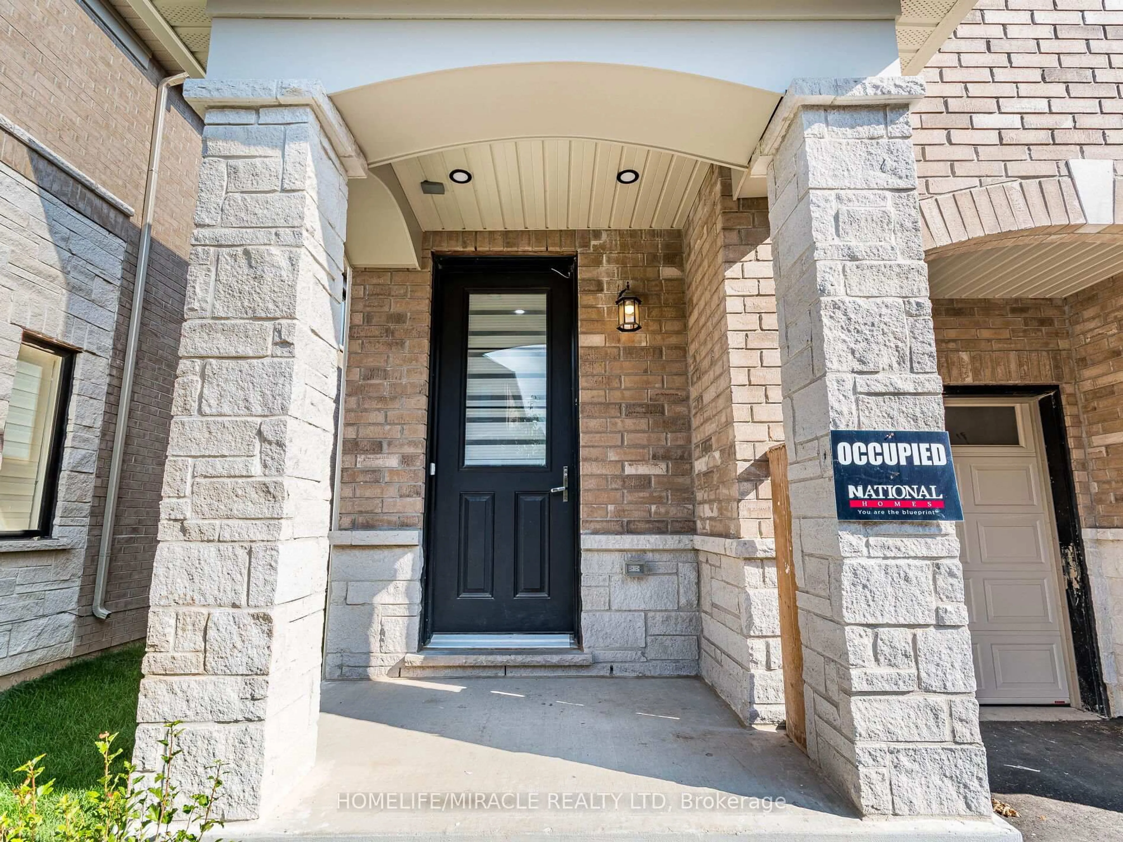 Indoor entryway for 1416 Oakmont Common, Burlington Ontario L7P 0V8