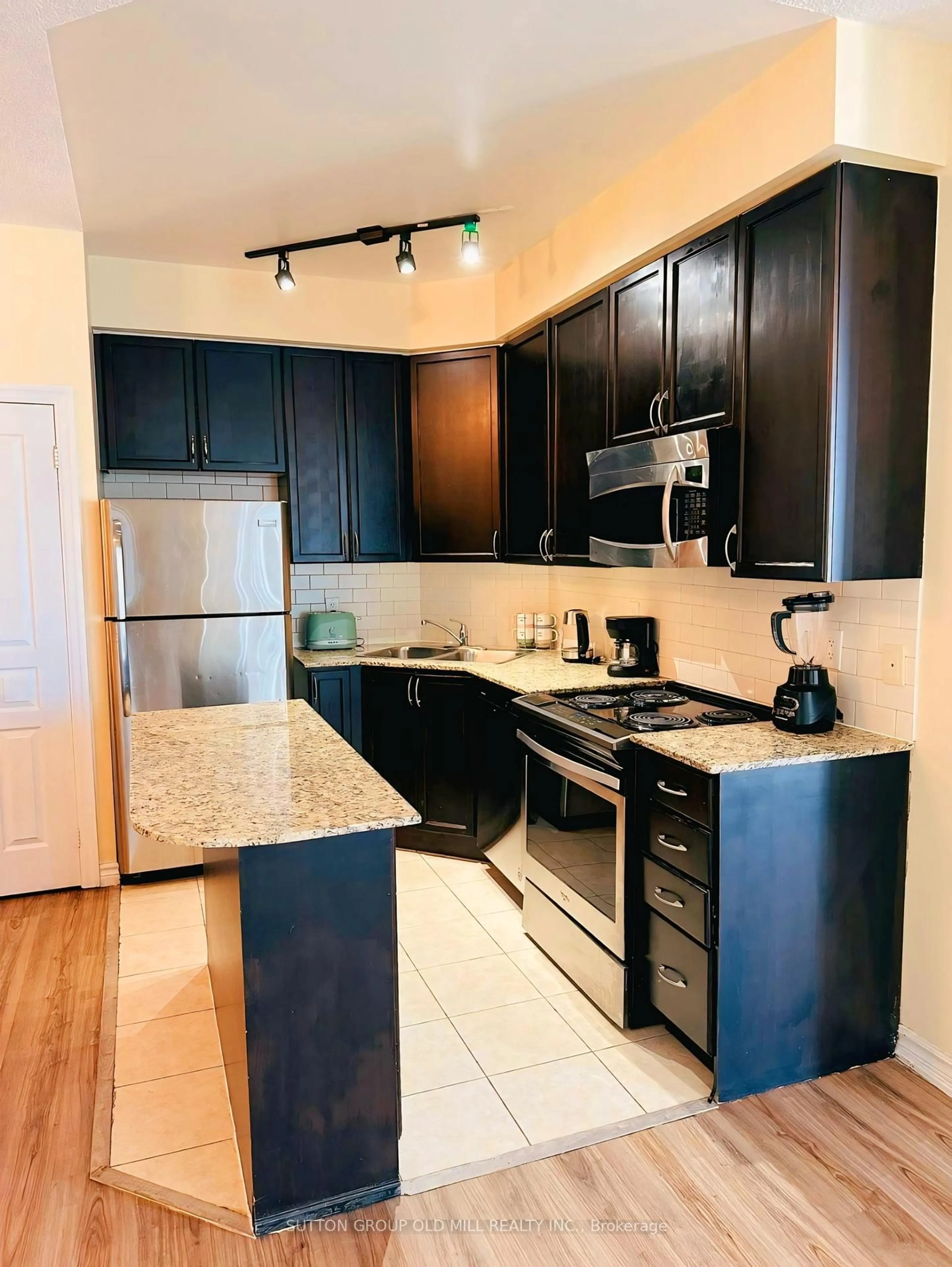 Standard kitchen, unknown for 225 Webb Dr #1508, Mississauga Ontario L5B 4P2