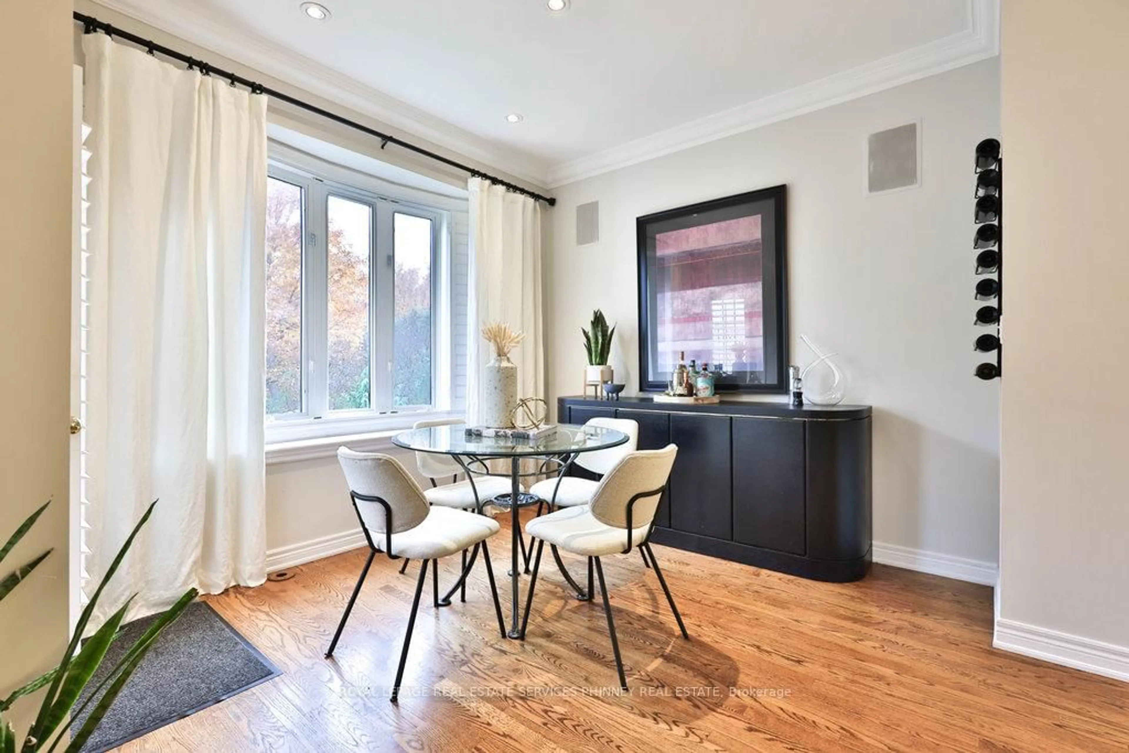 Dining room, wood/laminate floor for 2320 Woodfield Rd, Oakville Ontario L6H 6Y6