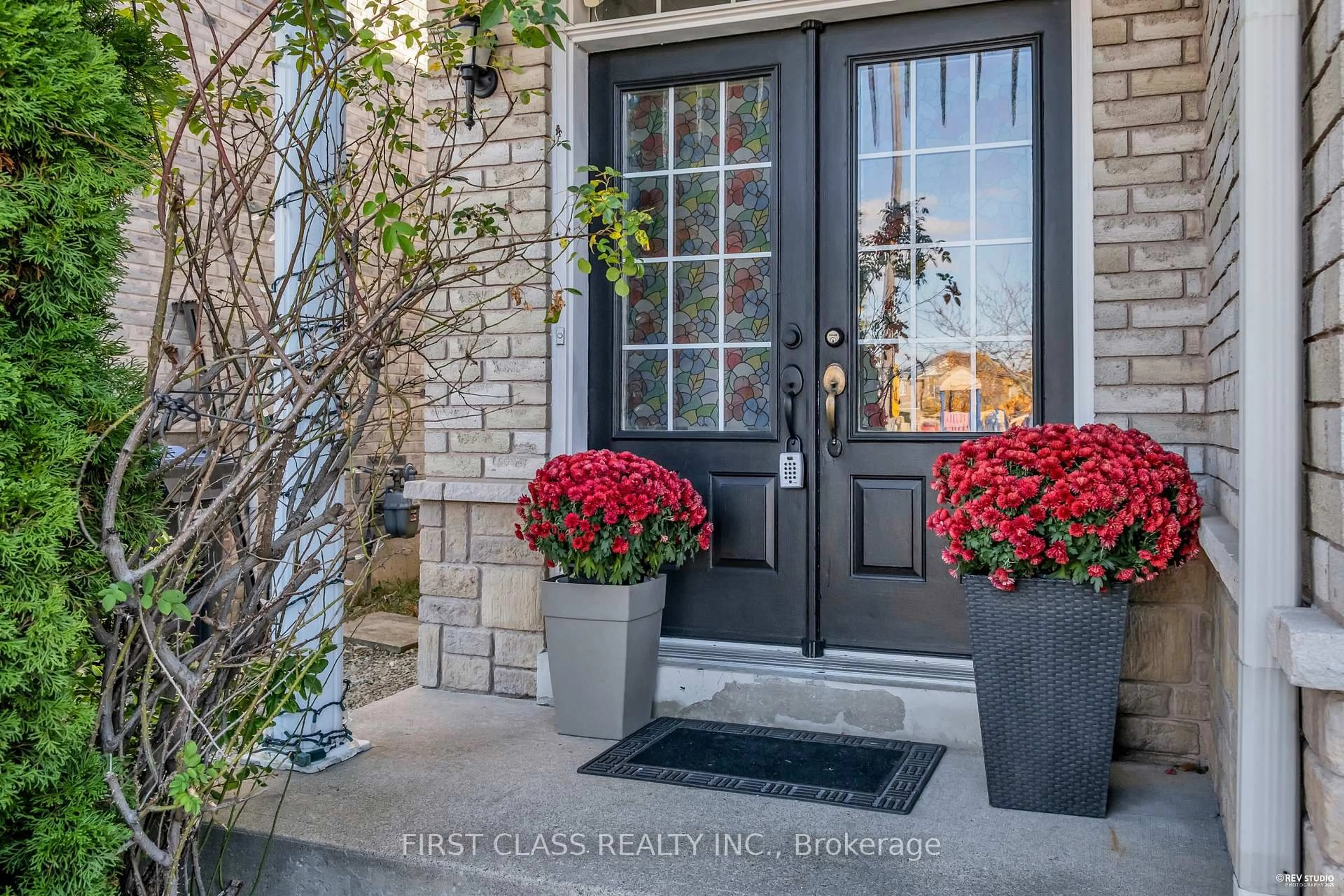 Indoor entryway for 3930 Mcdowell Dr, Mississauga Ontario L5M 6P3