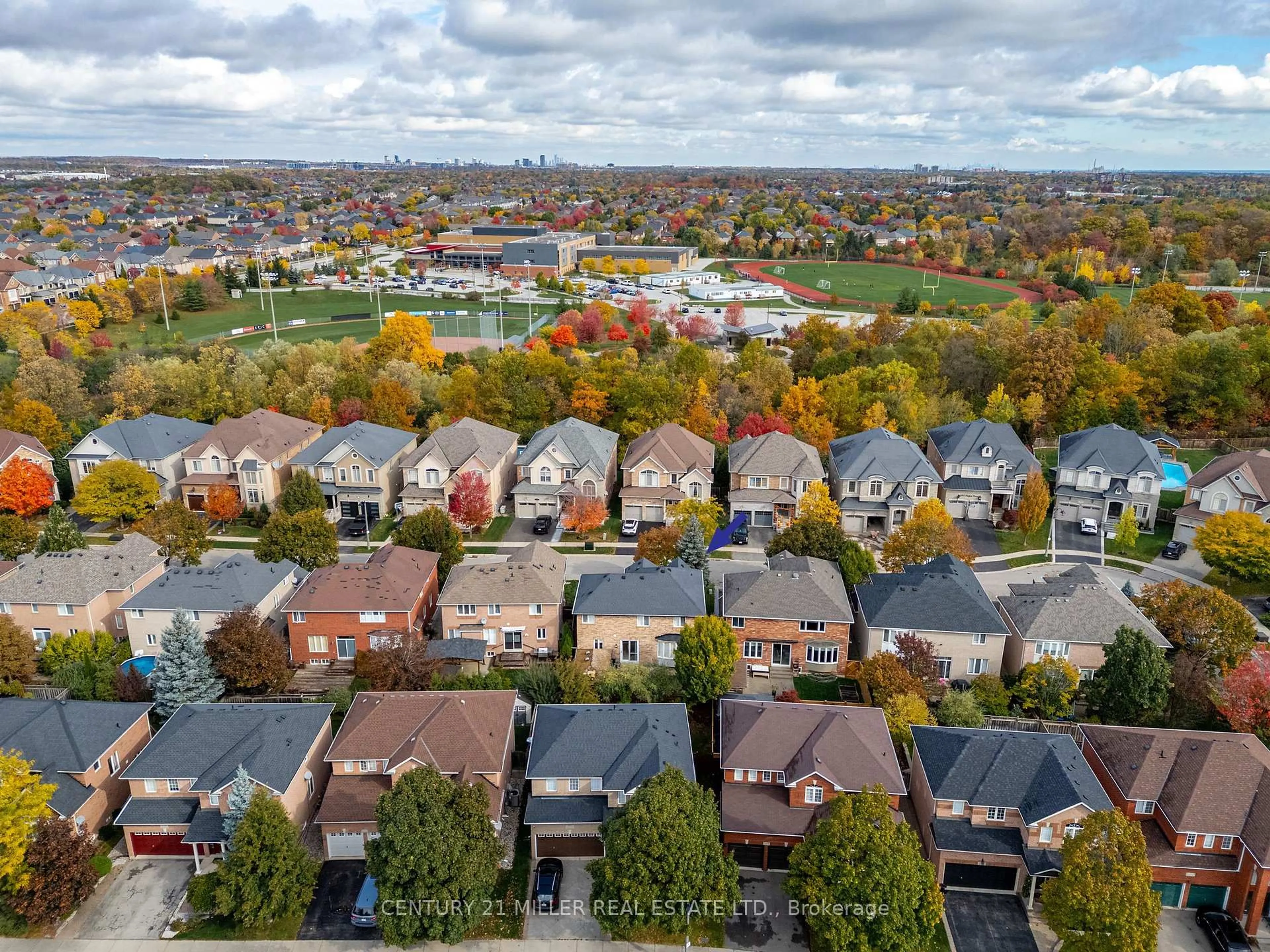 A pic from outside/outdoor area/front of a property/back of a property/a pic from drone, unknown for 2124 Blackforest Cres, Oakville Ontario L6M 4T6