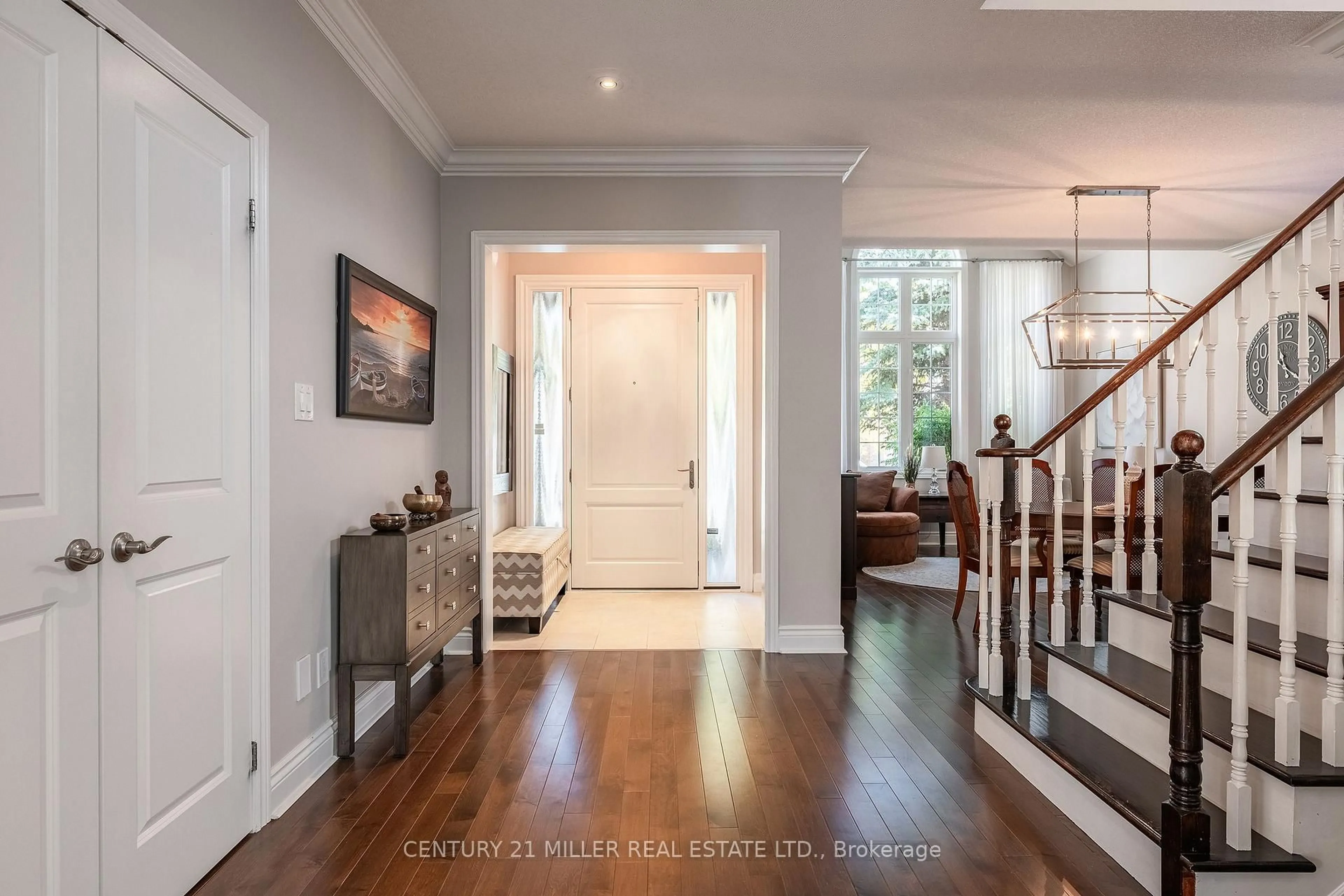 Indoor entryway for 2124 Blackforest Cres, Oakville Ontario L6M 4T6