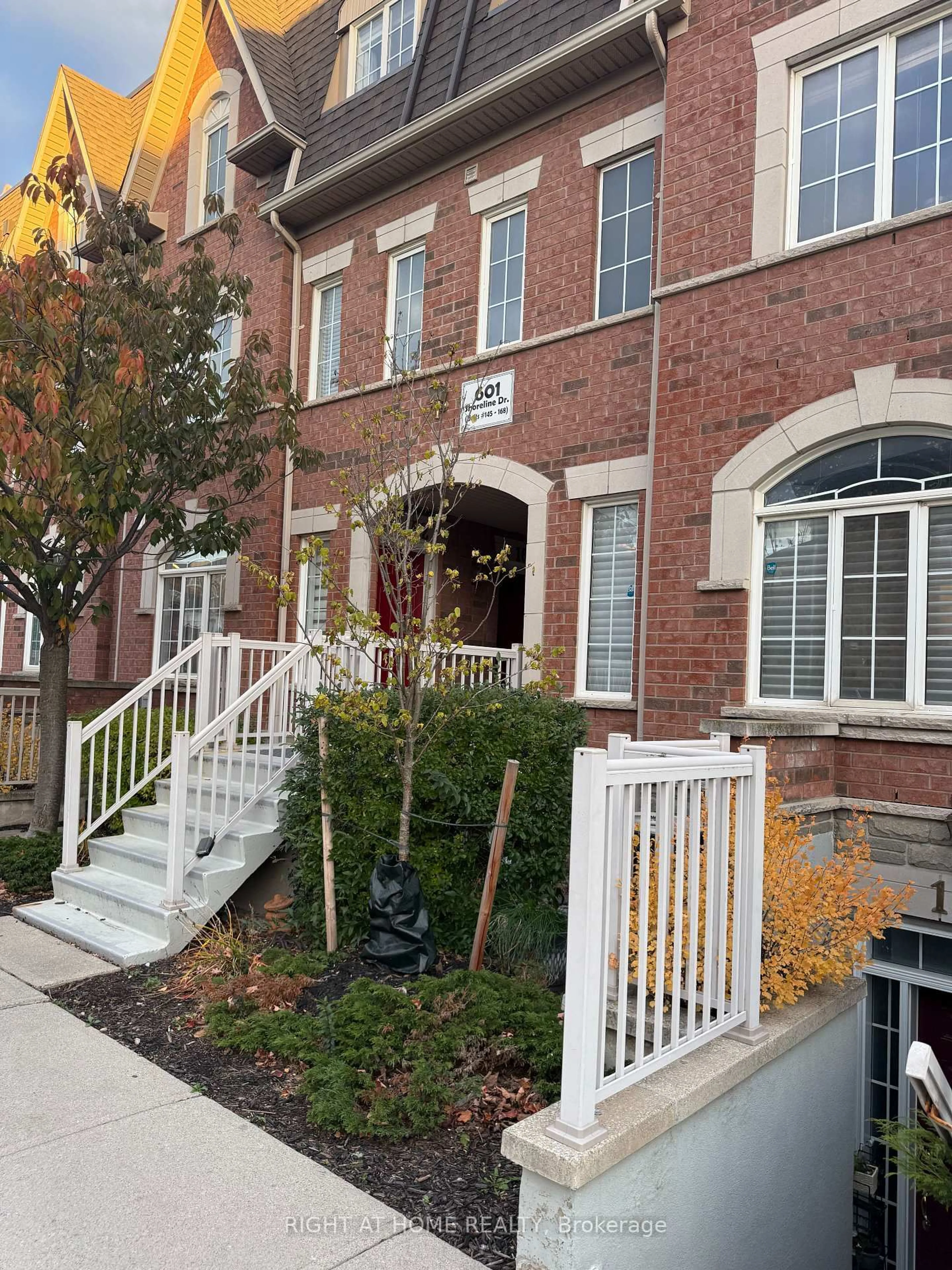 Home with brick exterior material, street for 601 Shoreline Dr #162, Mississauga Ontario L5B 4K3