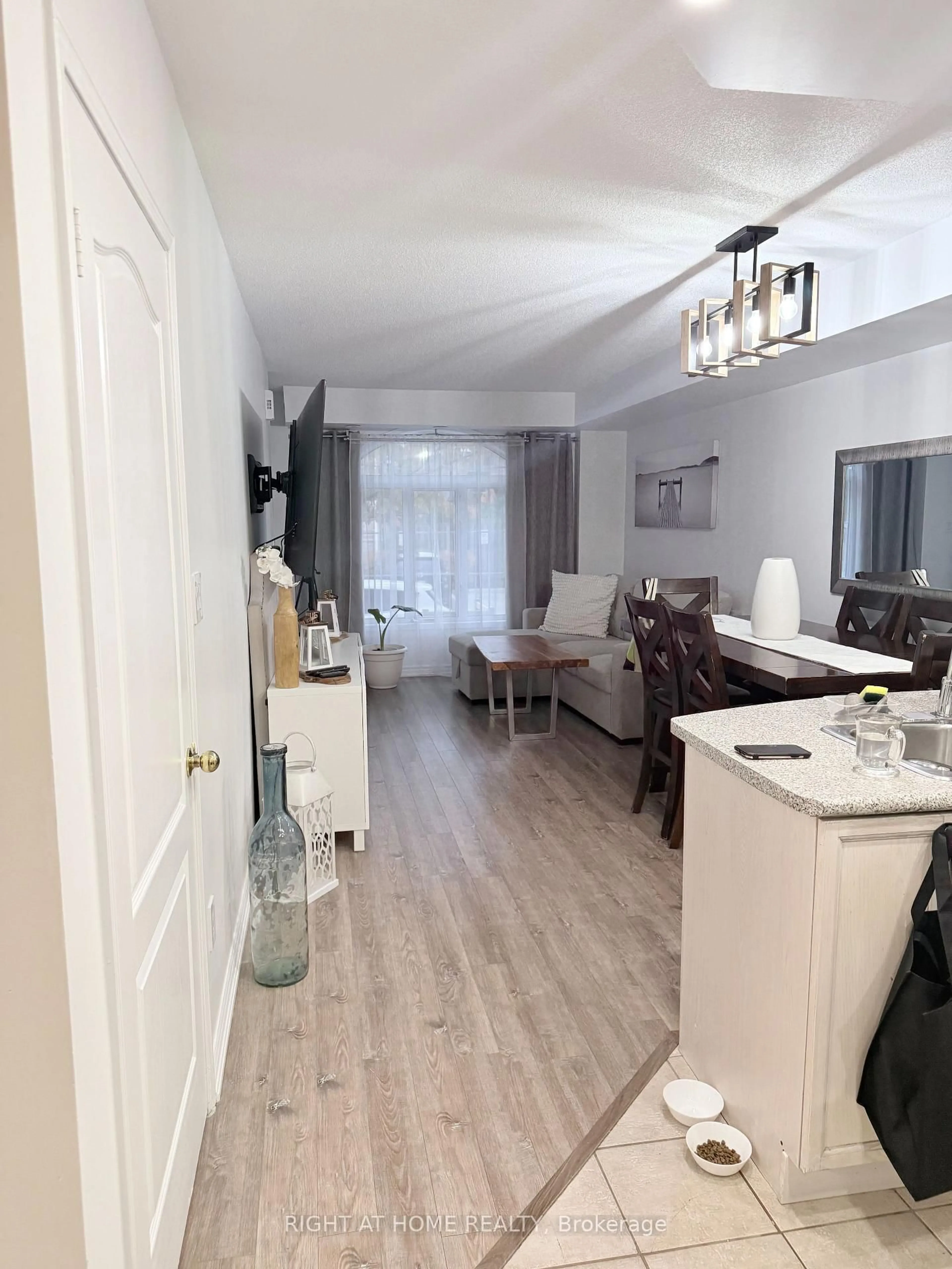 A pic of a room for 601 Shoreline Dr #162, Mississauga Ontario L5B 4K3