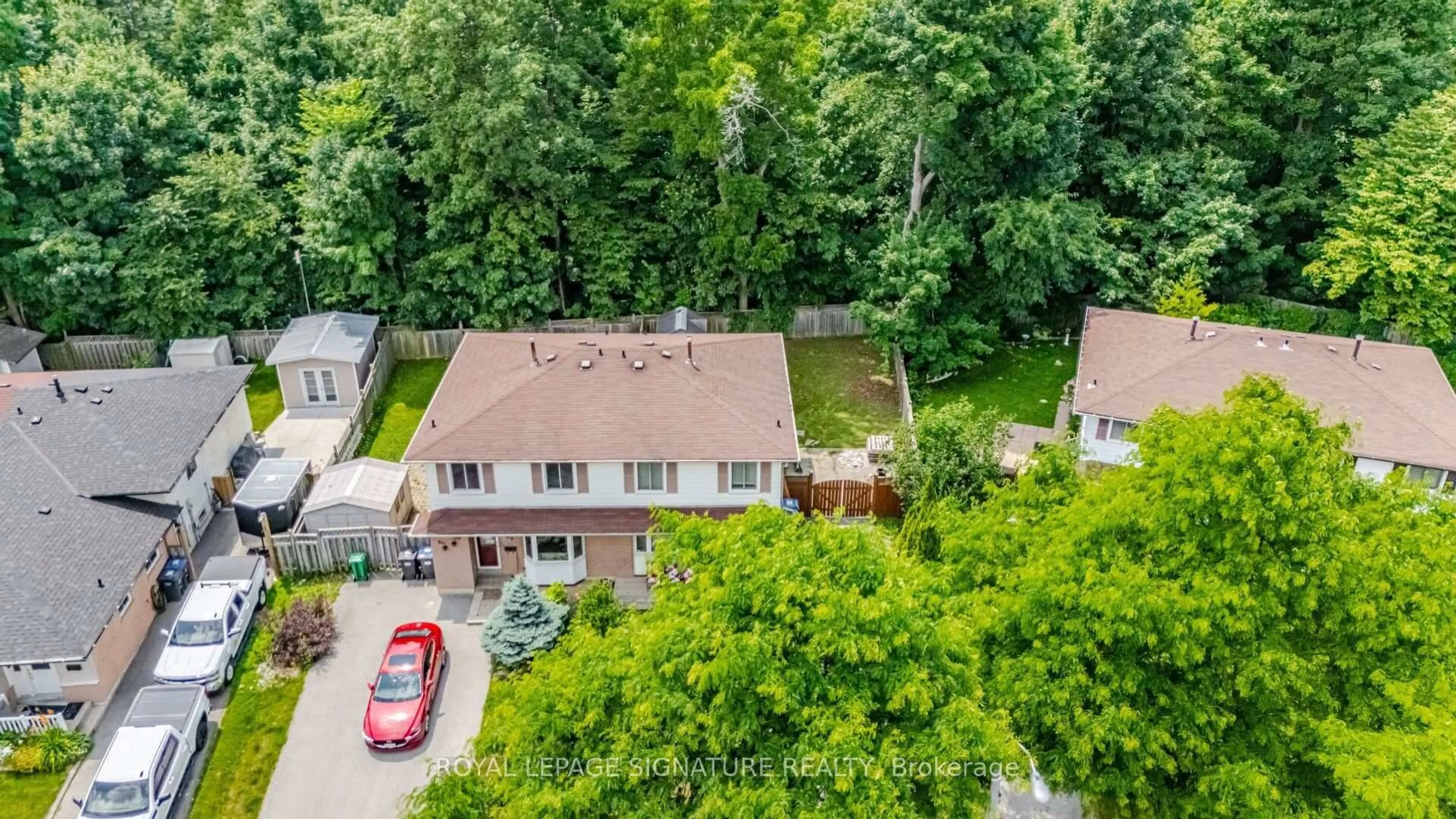 A pic from outside/outdoor area/front of a property/back of a property/a pic from drone, street for 71 Mandarin Cres, Brampton Ontario L6S 2S2