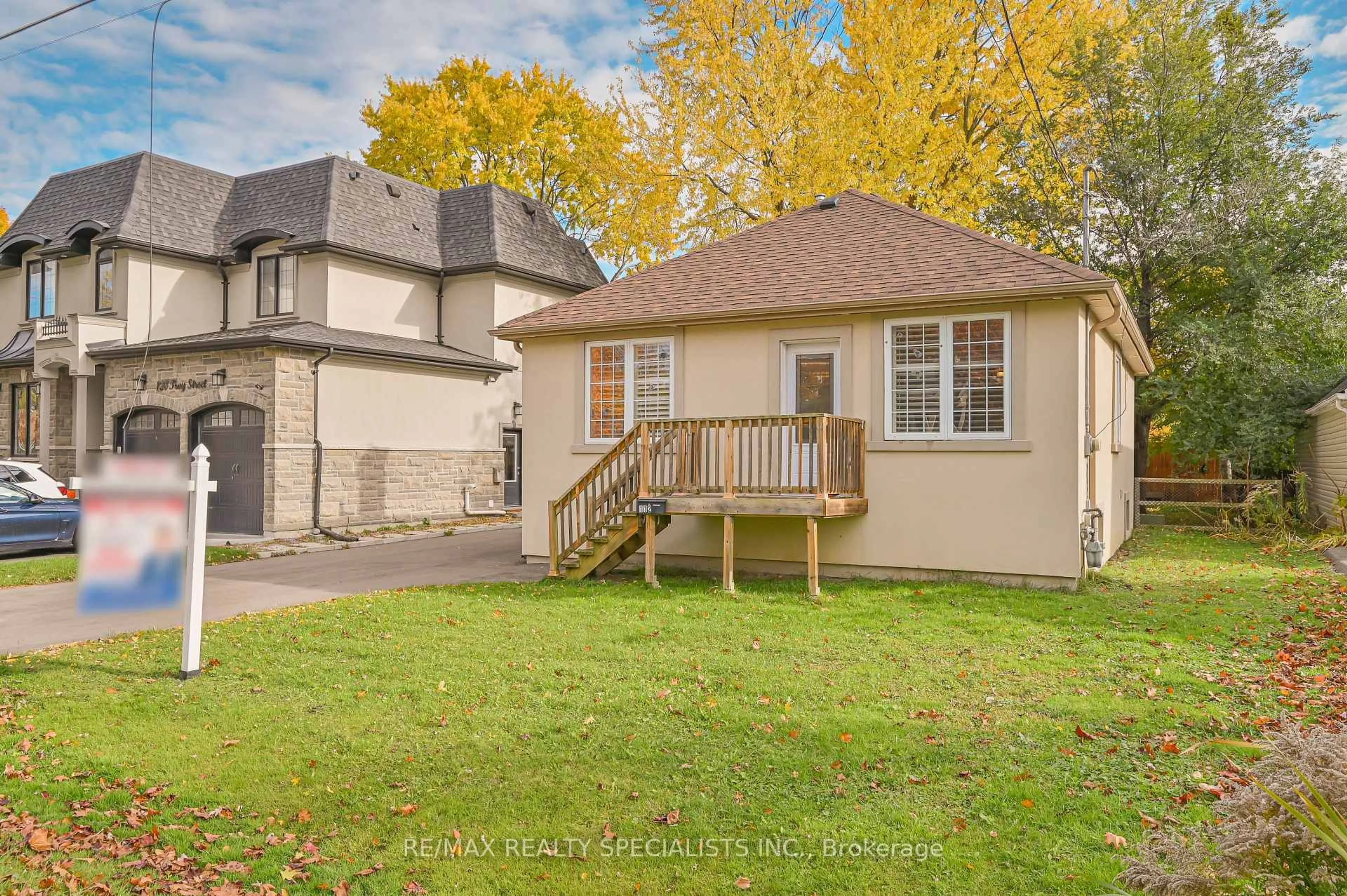 Unknown for 112 Troy St, Mississauga Ontario L5G 1S7