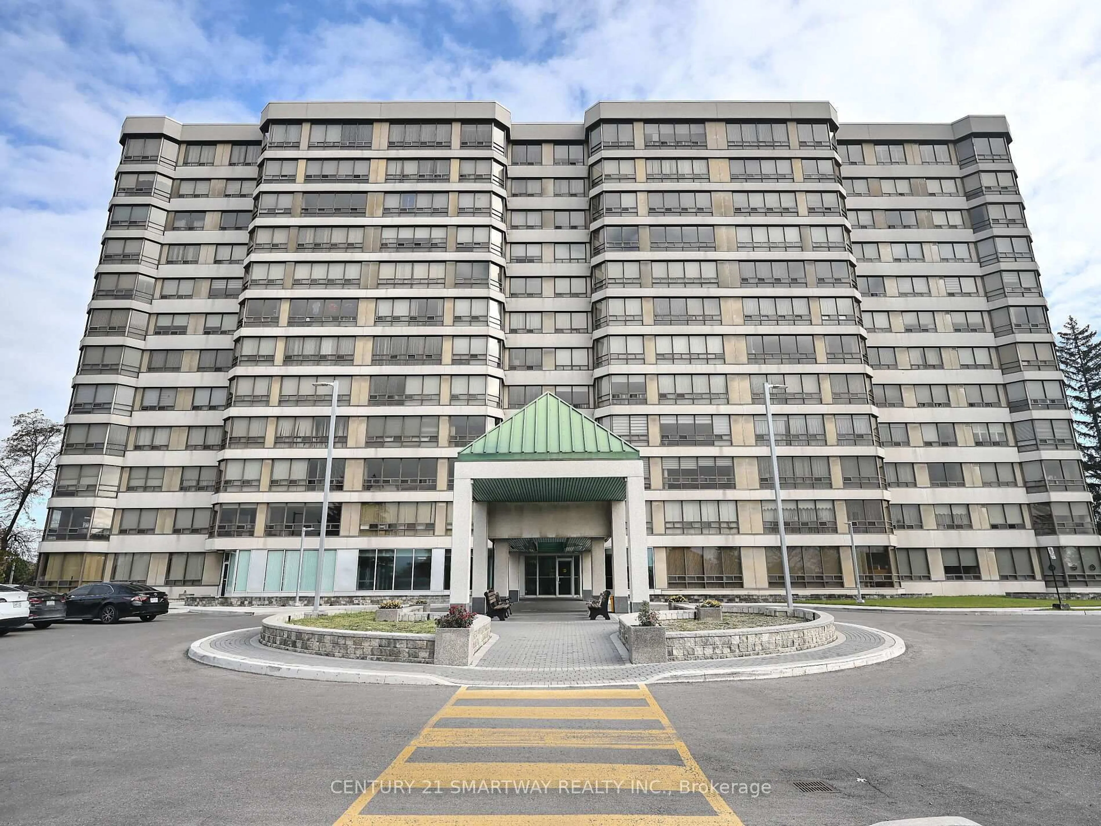 Indoor foyer for 320 Mill St #512, Brampton Ontario L6Y 3V2