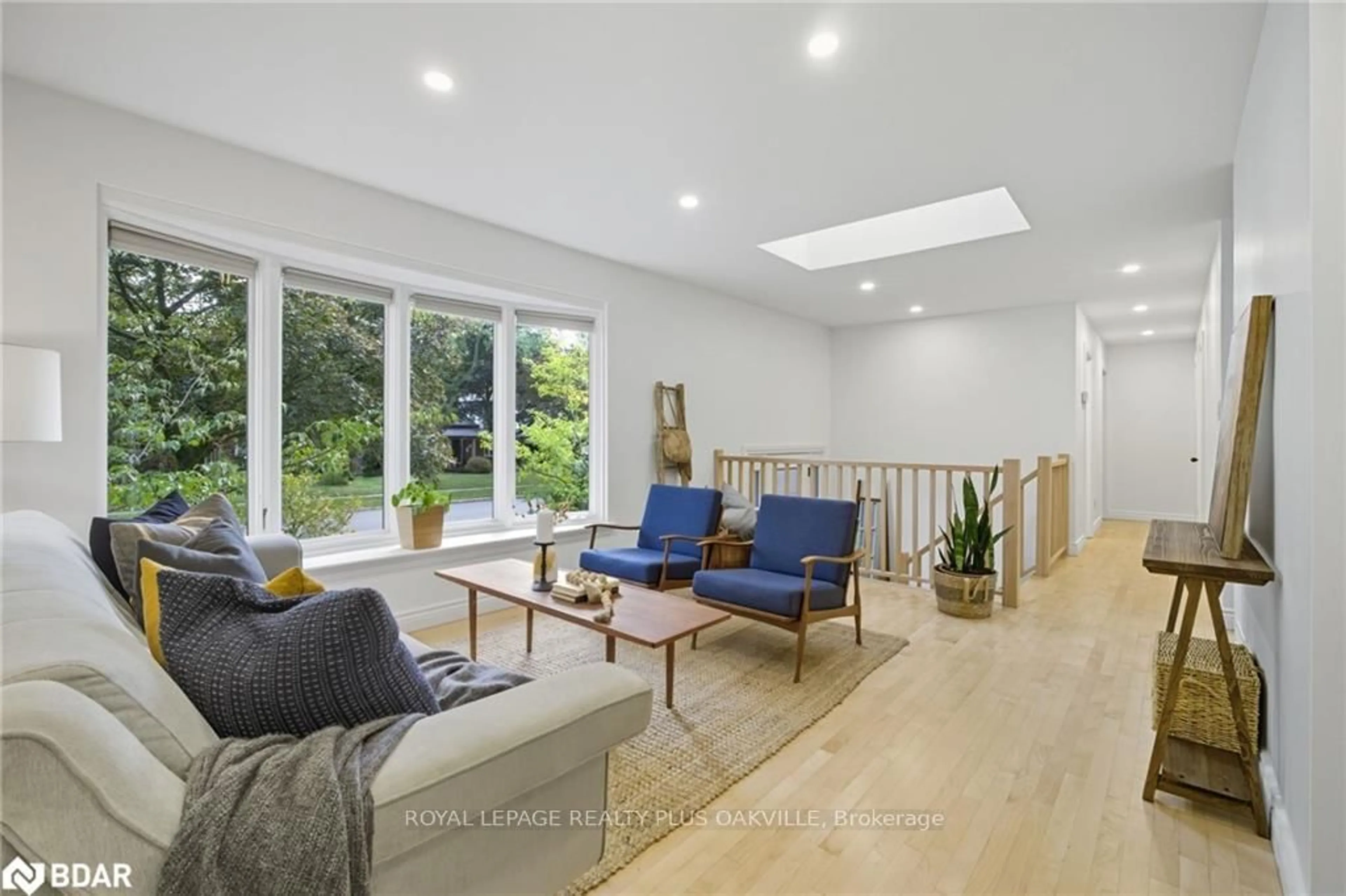 Living room with furniture, unknown for 2159 Hixon St, Oakville Ontario L6L 1T5