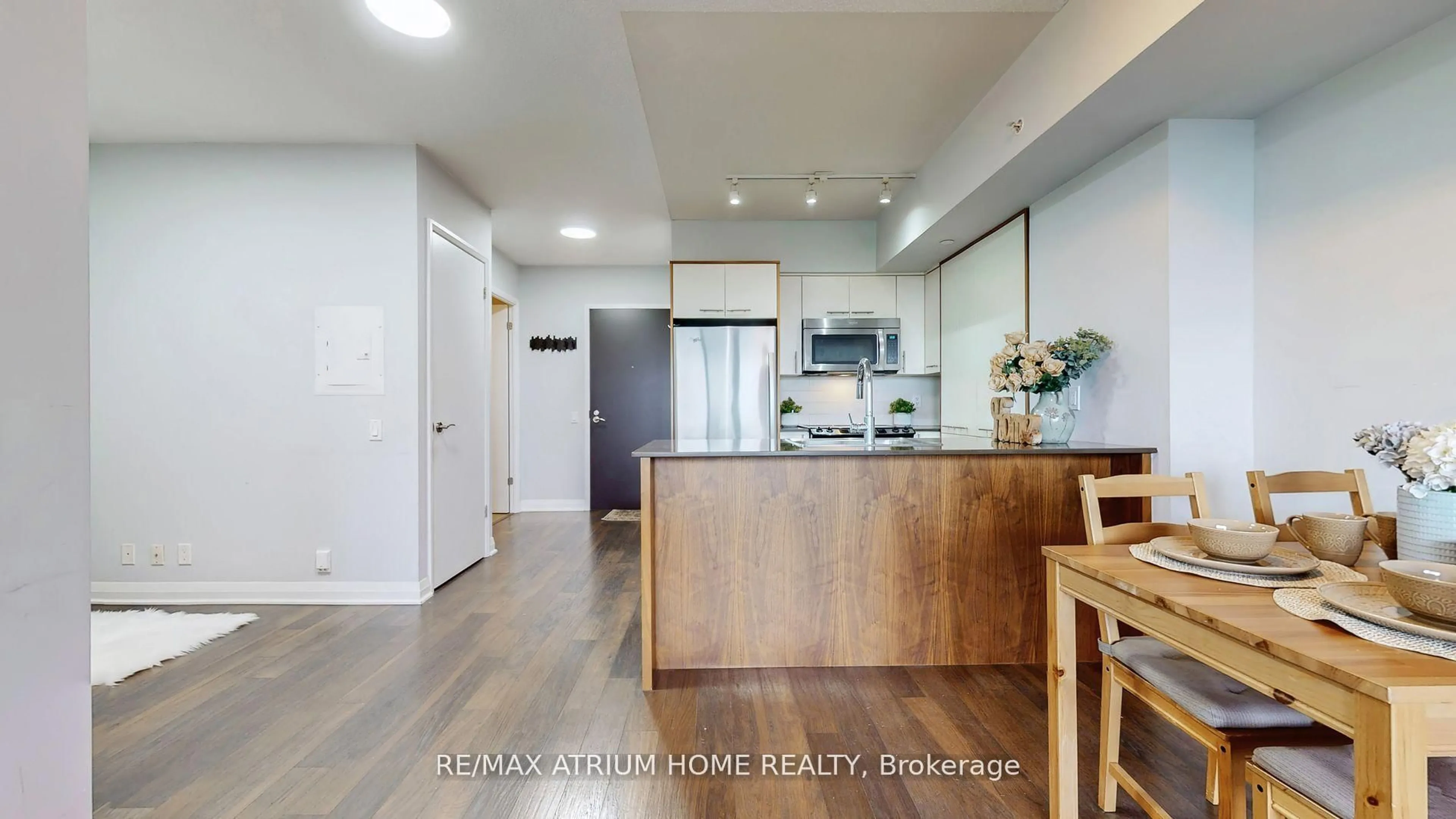 Open concept kitchen, unknown for 5 Valhalla Inn Rd #1803, Toronto Ontario M9B 0B1