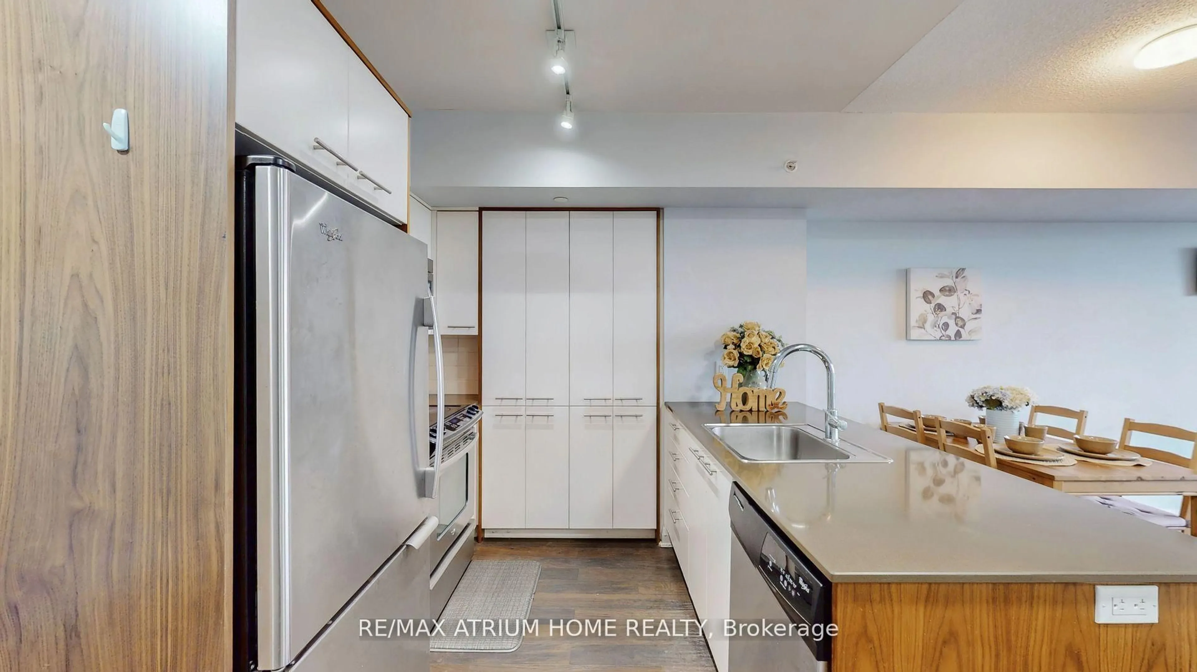 Unknown for 5 Valhalla Inn Rd #1803, Toronto Ontario M9B 0B1