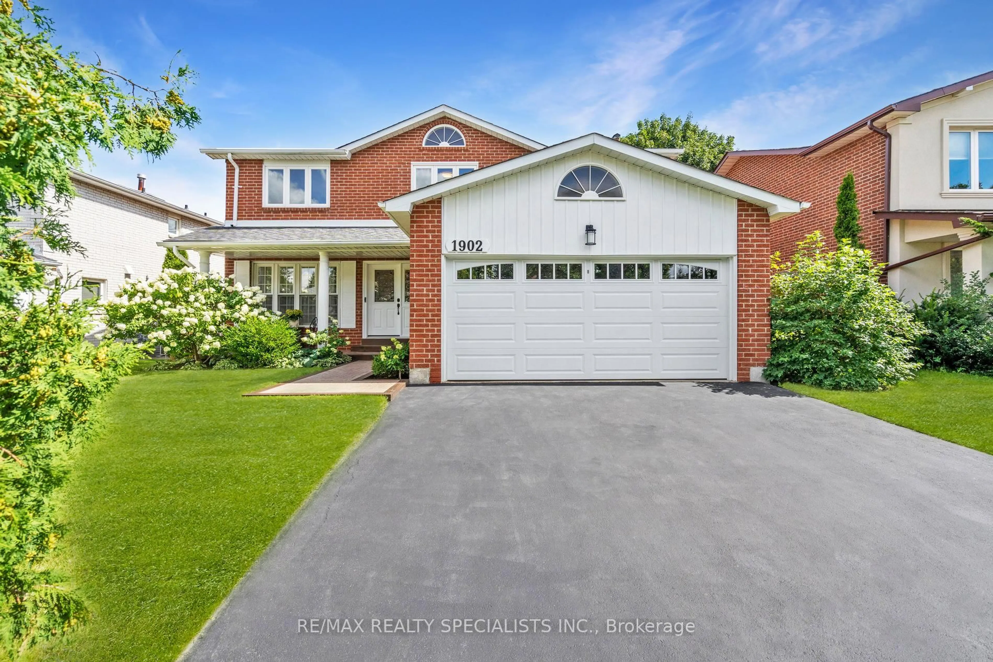 Home with brick exterior material, street for 1902 Beechknoll Ave, Mississauga Ontario L4W 2G3