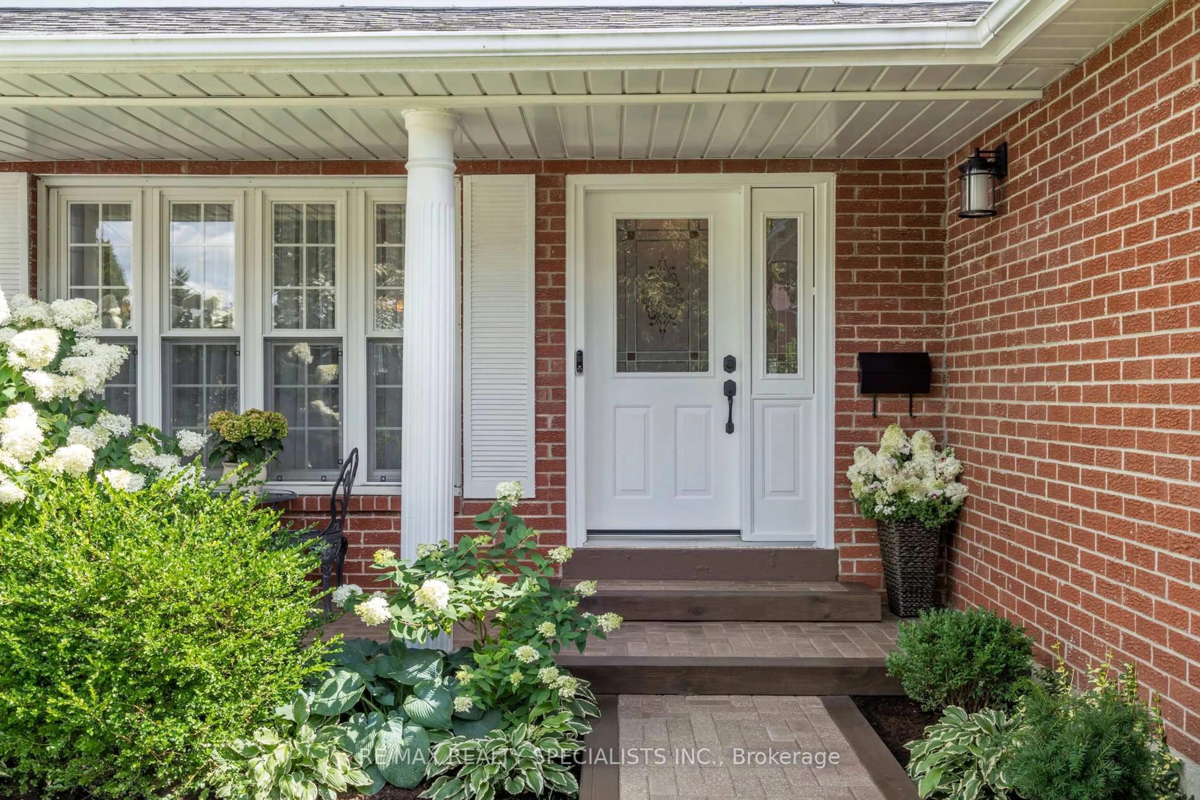 Home with brick exterior material, street for 1902 Beechknoll Ave, Mississauga Ontario L4W 2G3