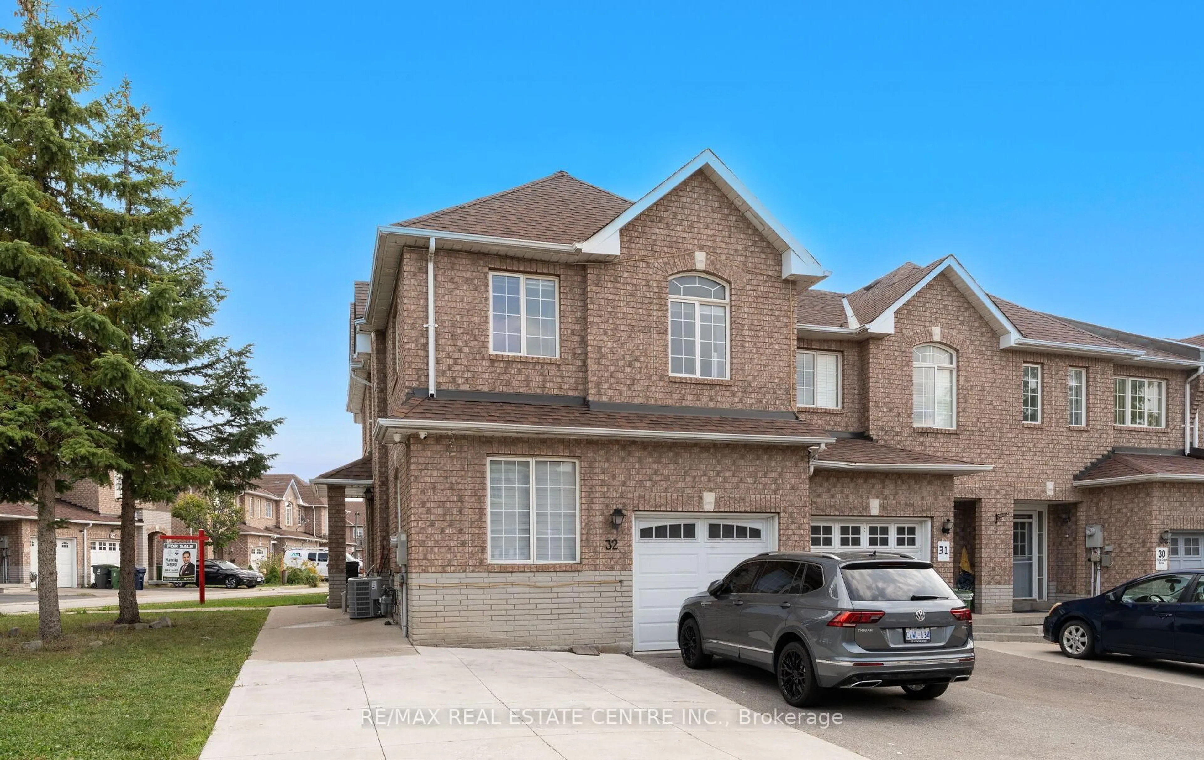 Home with brick exterior material, street for 32 Viewcrest Circ #32, Toronto Ontario M9W 7G5