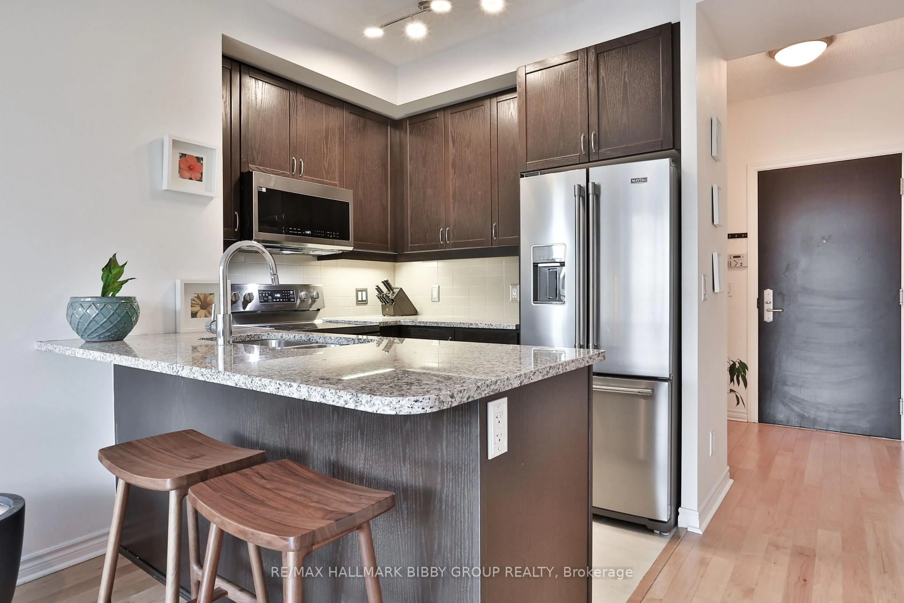 Unknown for 1135 Royal York Rd #814, Toronto Ontario M9A 0C3