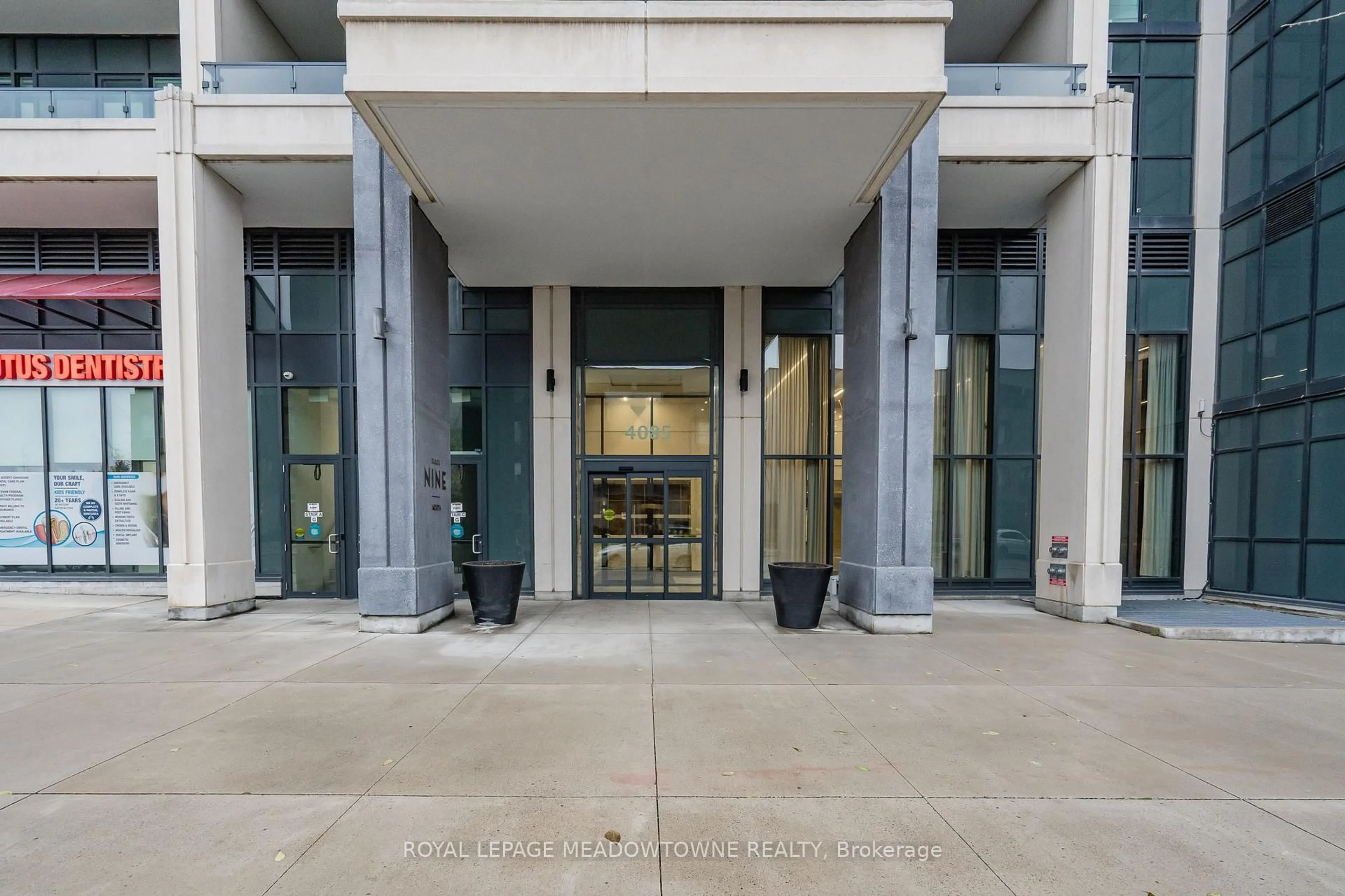 Indoor foyer for 4085 Parkside Village Dr #704, Mississauga Ontario L5B 0K9