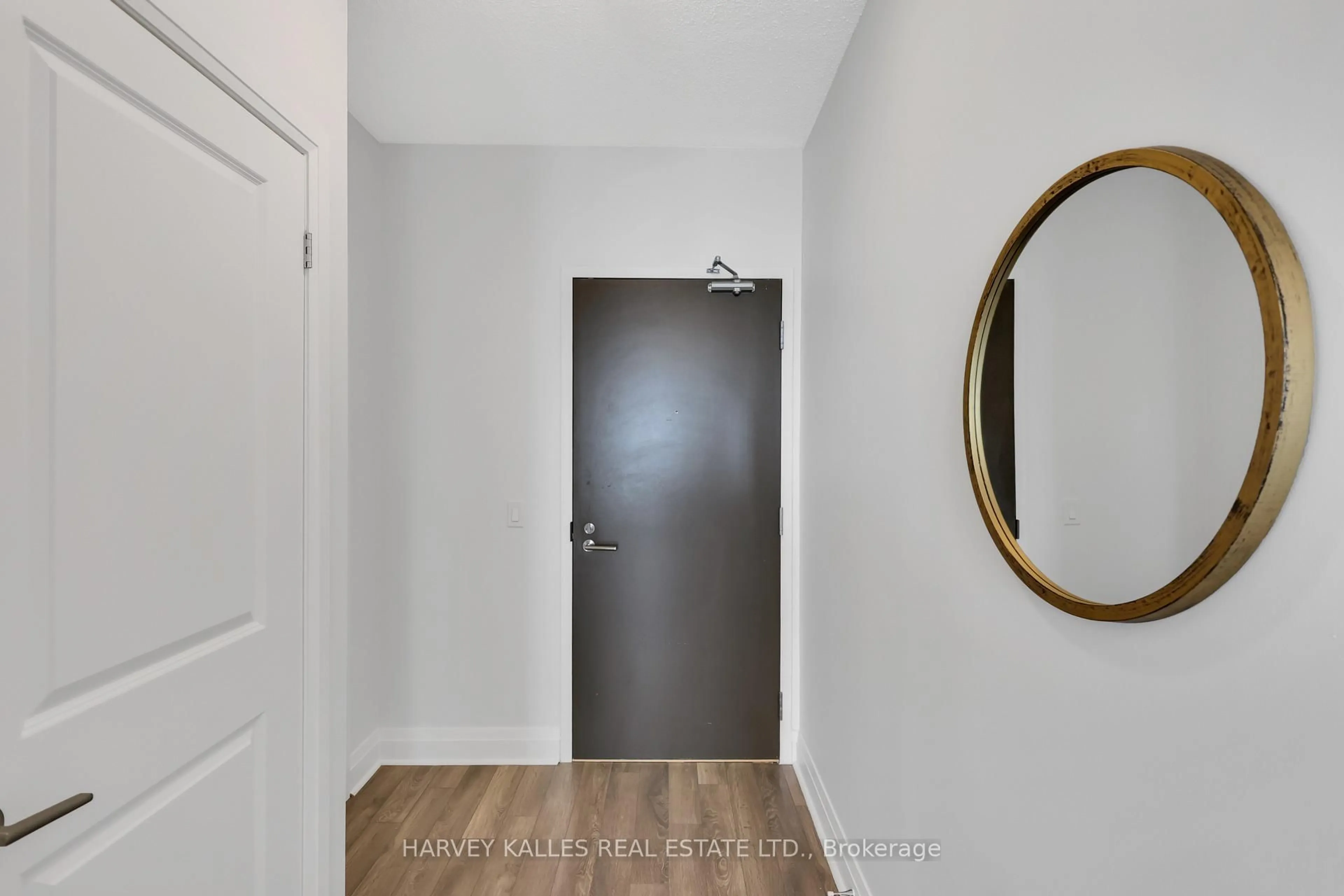 Indoor entryway for 17 Zorra St #2204, Toronto Ontario M8Z 0C8