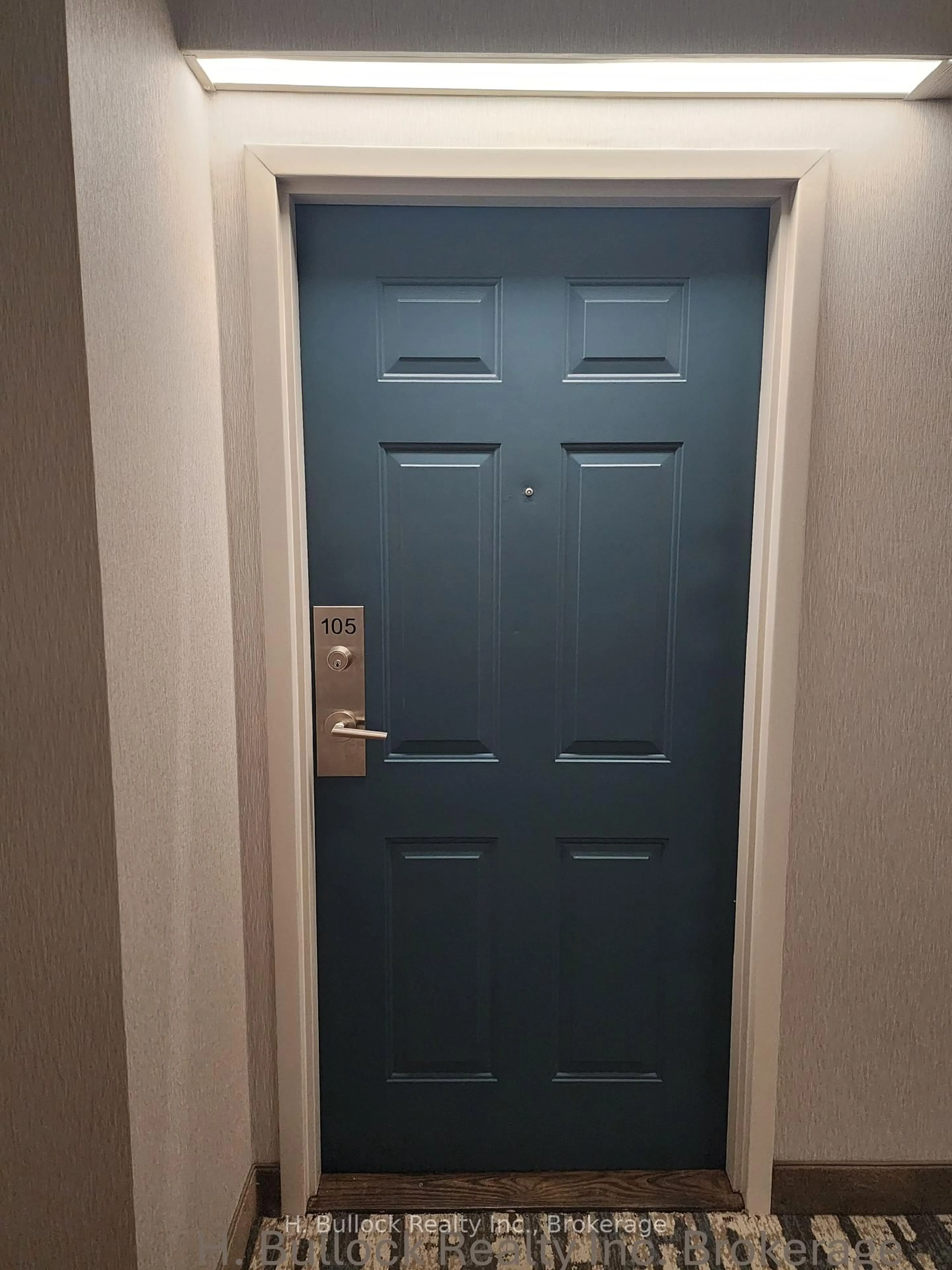 Indoor entryway for 5090 Pinedale Ave #105, Burlington Ontario L7L 3V8