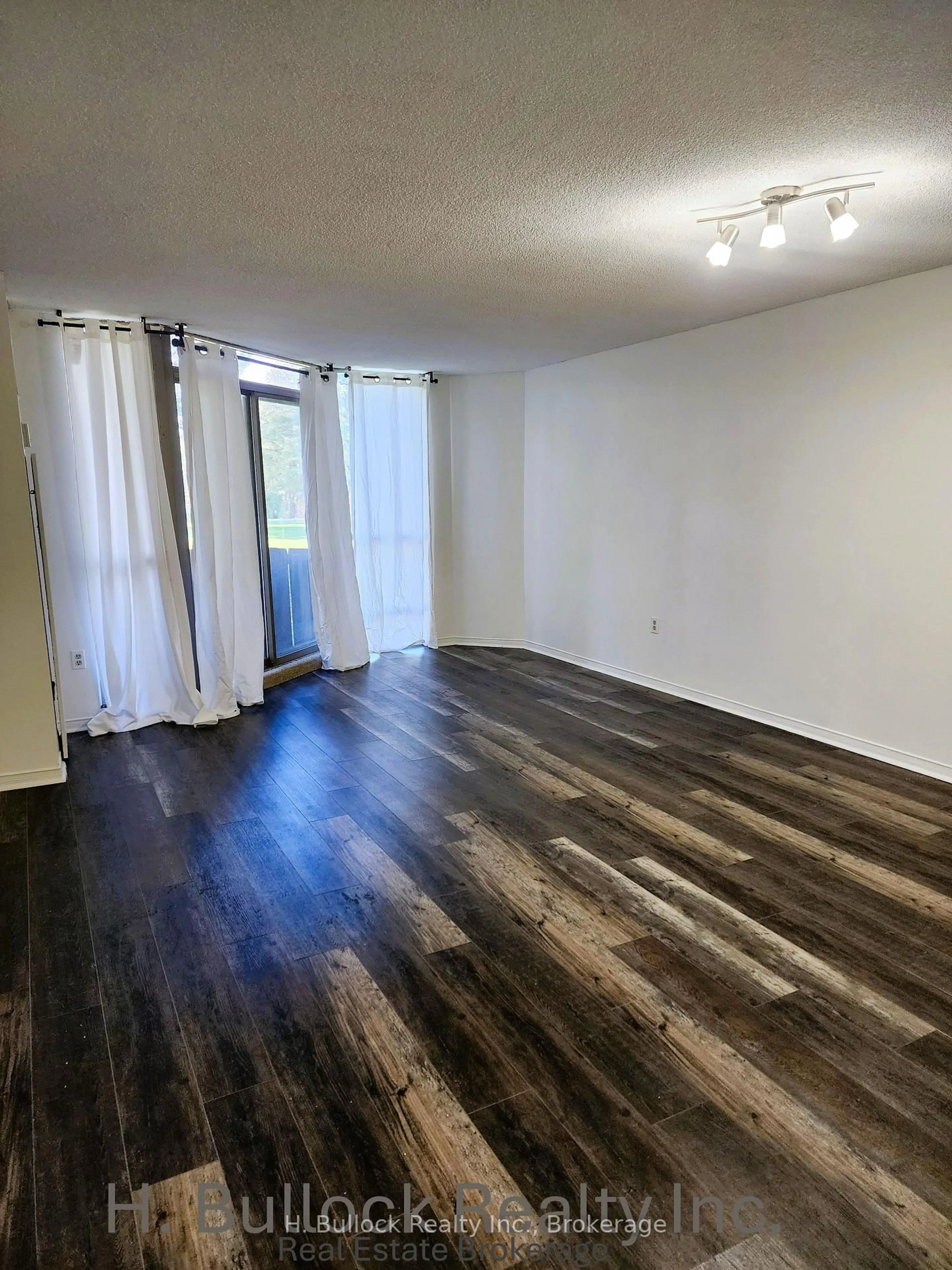A pic of a room for 5090 Pinedale Ave #105, Burlington Ontario L7L 3V8