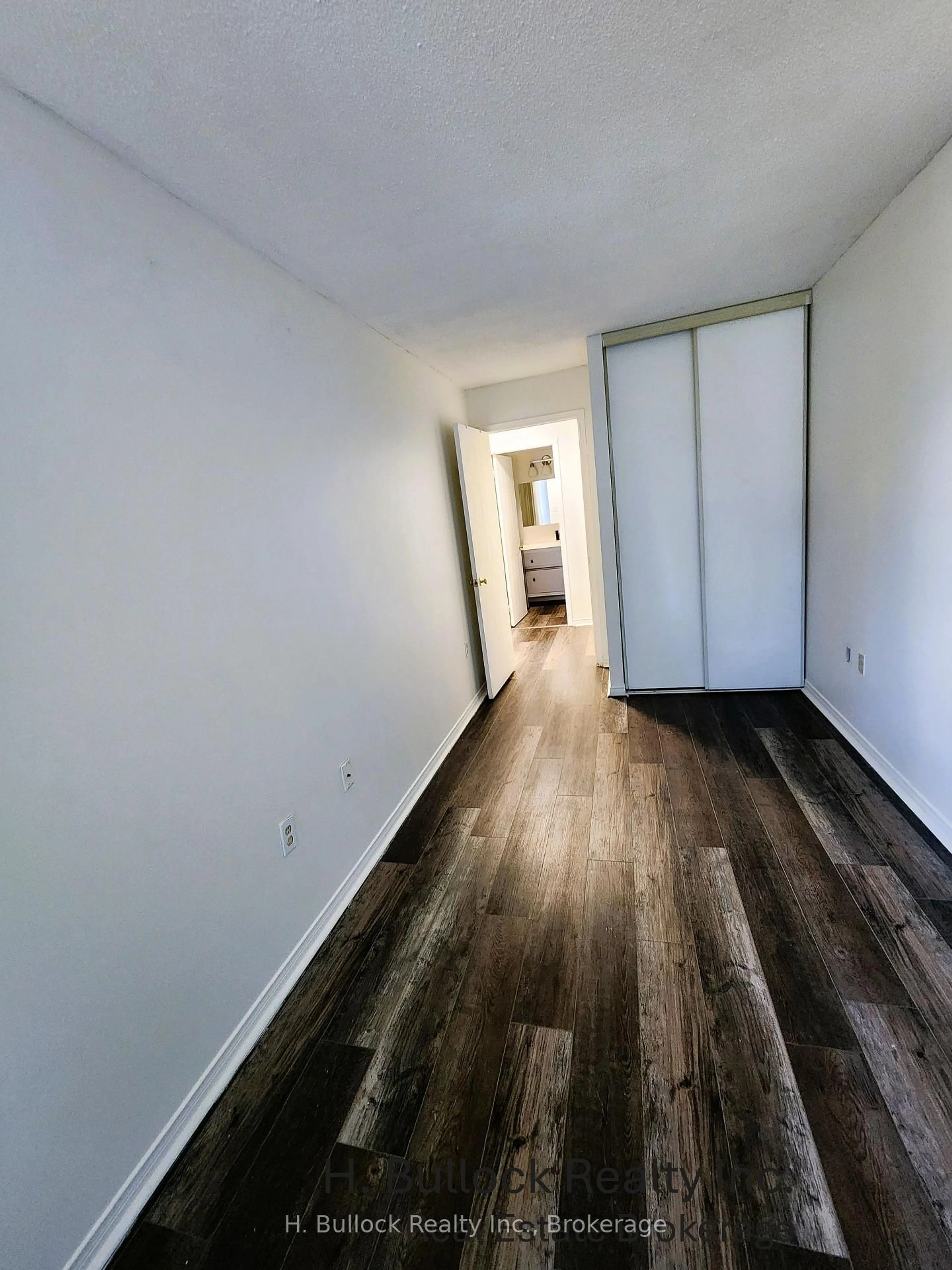 A pic of a room for 5090 Pinedale Ave #105, Burlington Ontario L7L 3V8
