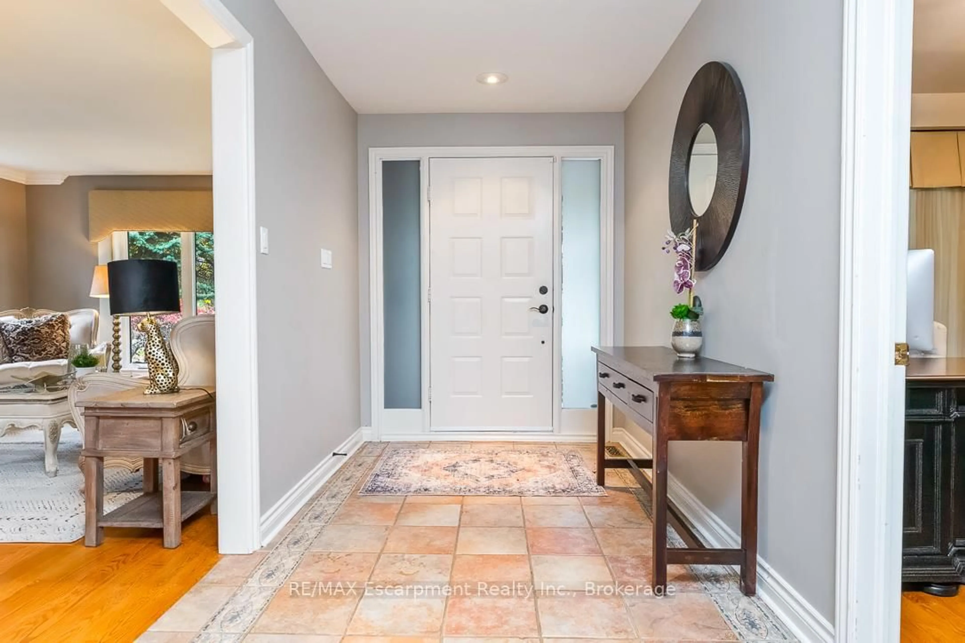 Indoor entryway for 2372 Carrington Pl, Oakville Ontario L6J 5P4