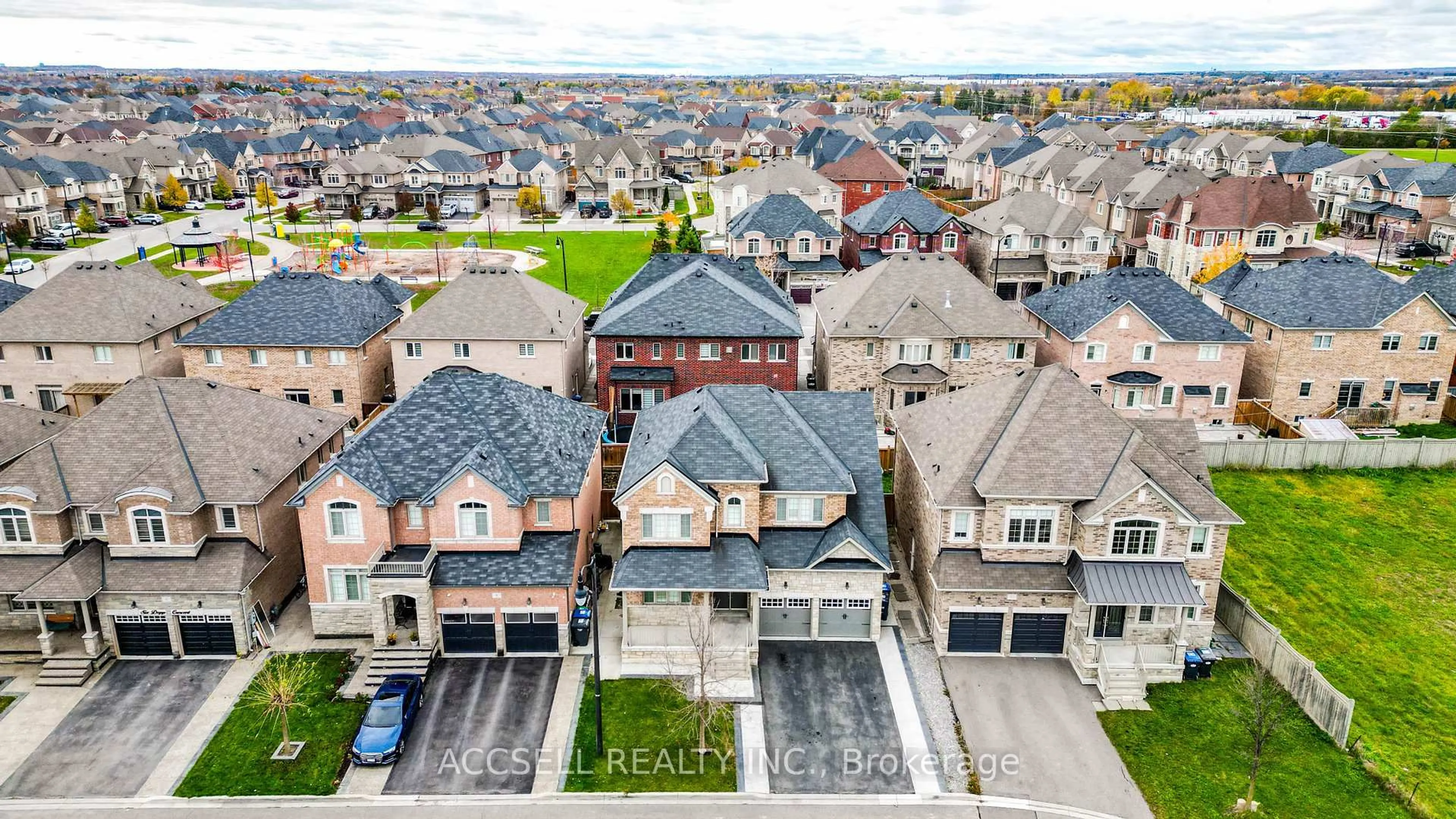 A pic from outside/outdoor area/front of a property/back of a property/a pic from drone, street for 10 Dopp Cres, Brampton Ontario L6P 4C8