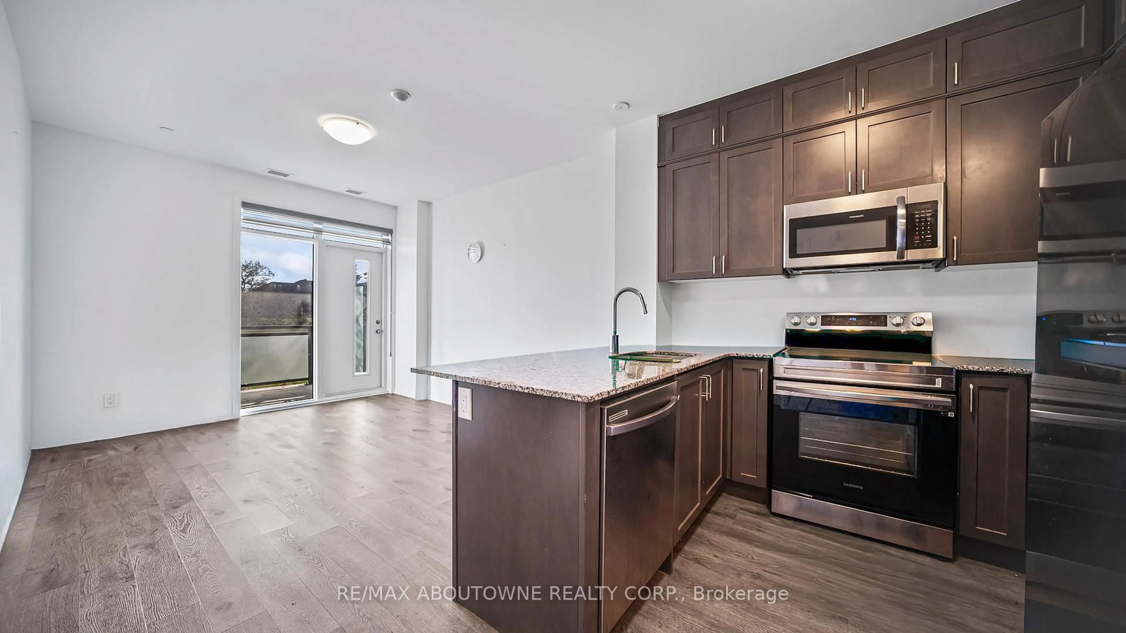 Open concept kitchen, unknown for 95 Dundas St #004, Oakville Ontario L6M 5N4