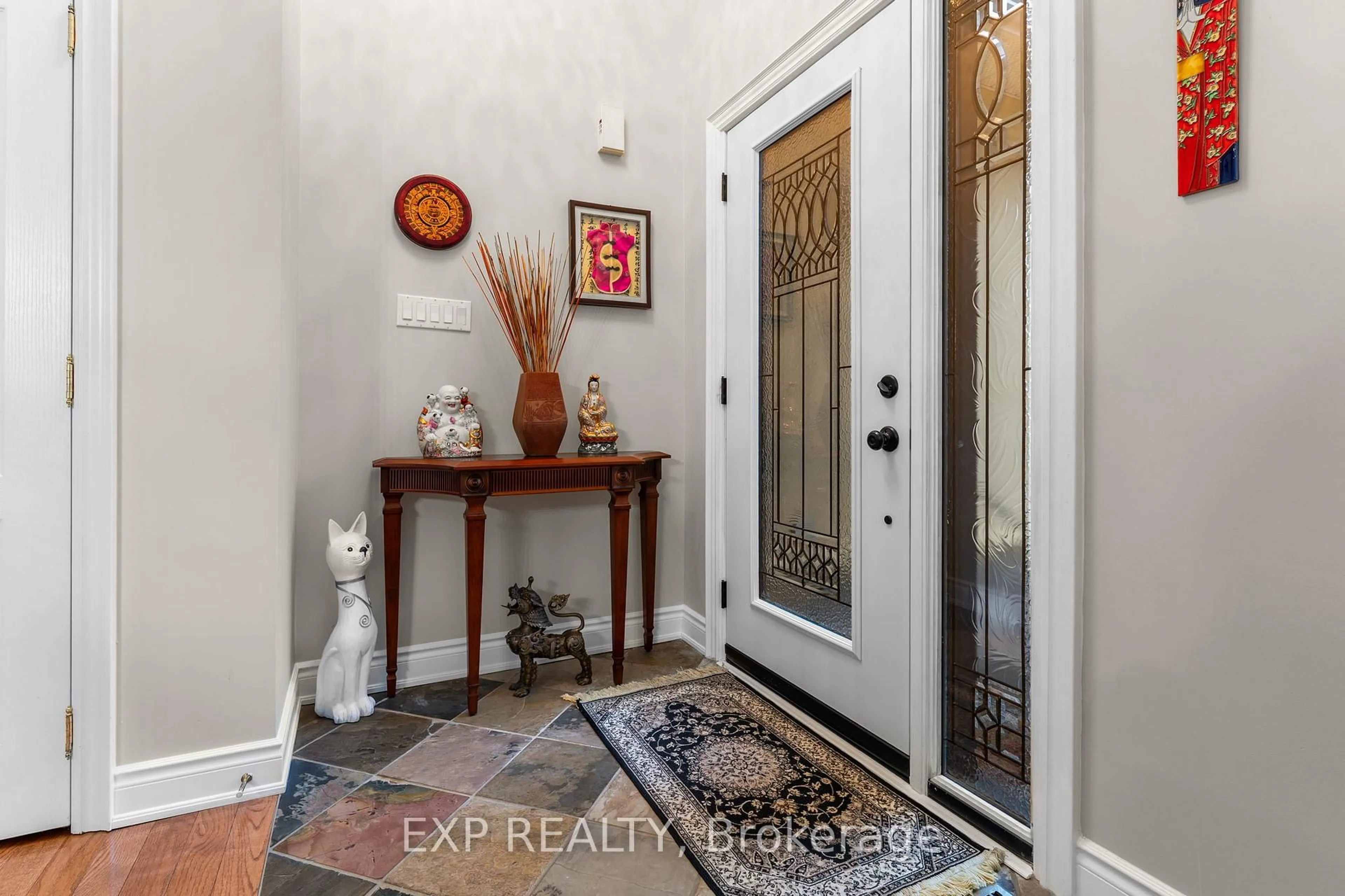 Indoor entryway for 448 Stratford Rd, Oakville Ontario L6H 6Z2