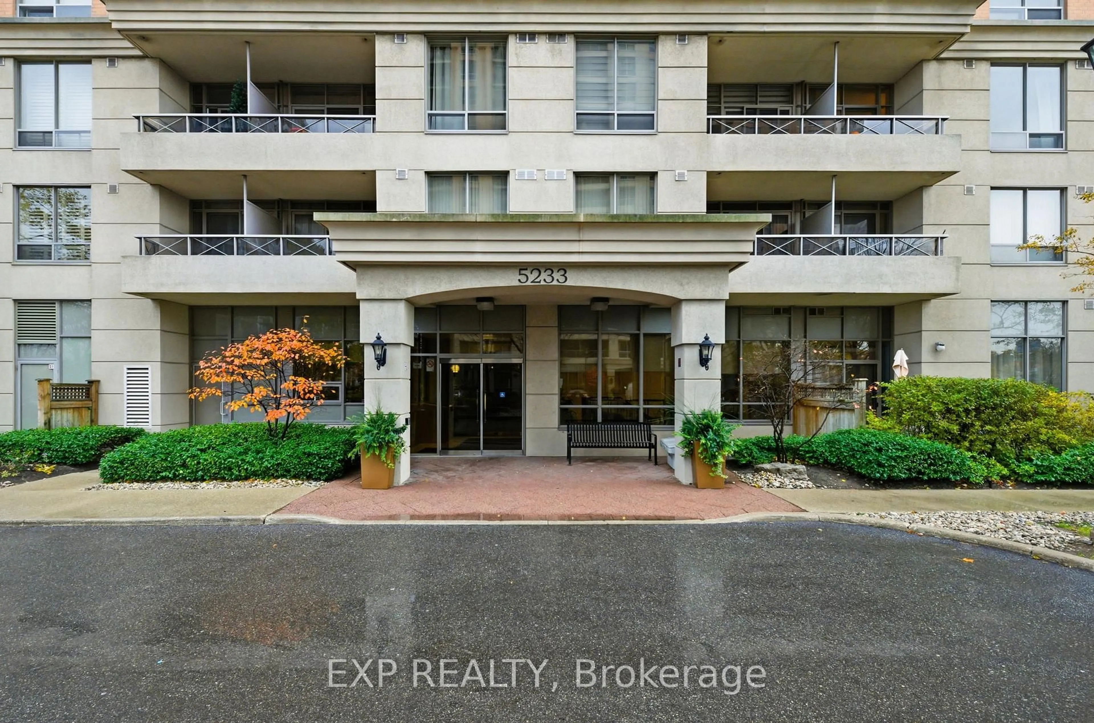 Indoor entryway for 5233 Dundas St #1630, Toronto Ontario M9B 6M1