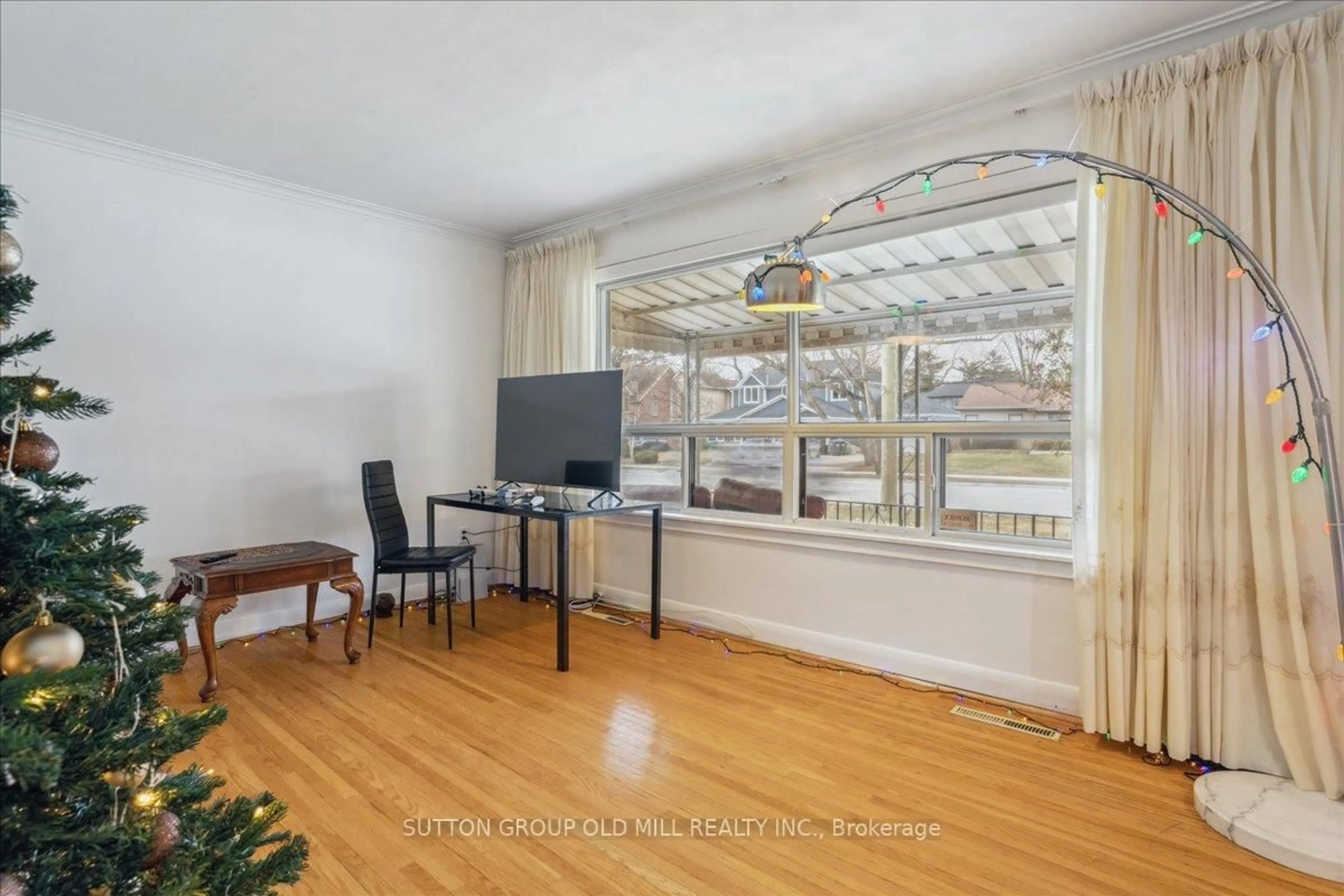 Unknown for 308 Mineola Rd, Mississauga Ontario L5G 2G5