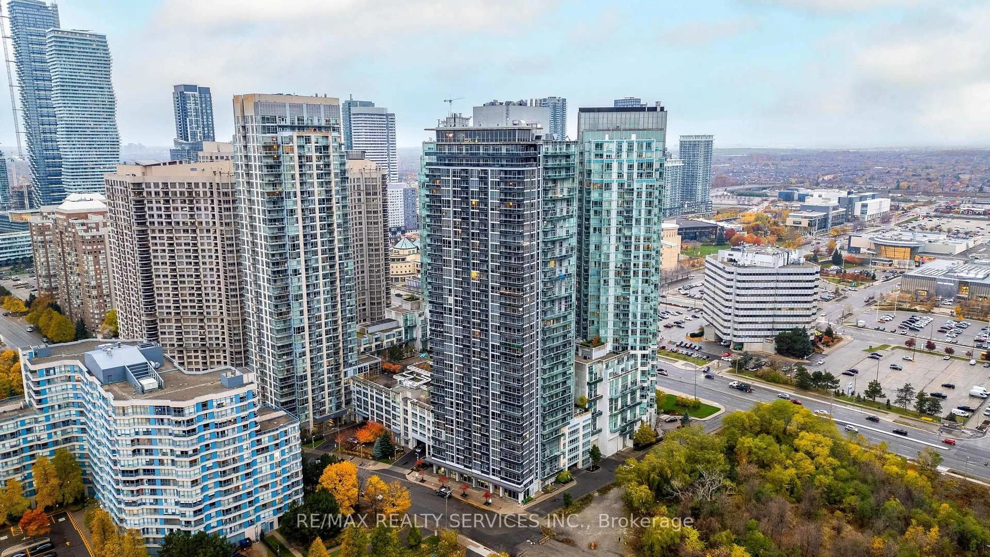 A pic from outside/outdoor area/front of a property/back of a property/a pic from drone, city buildings view from balcony for 223 Webb Dr #1701, Mississauga Ontario L5B 0E8