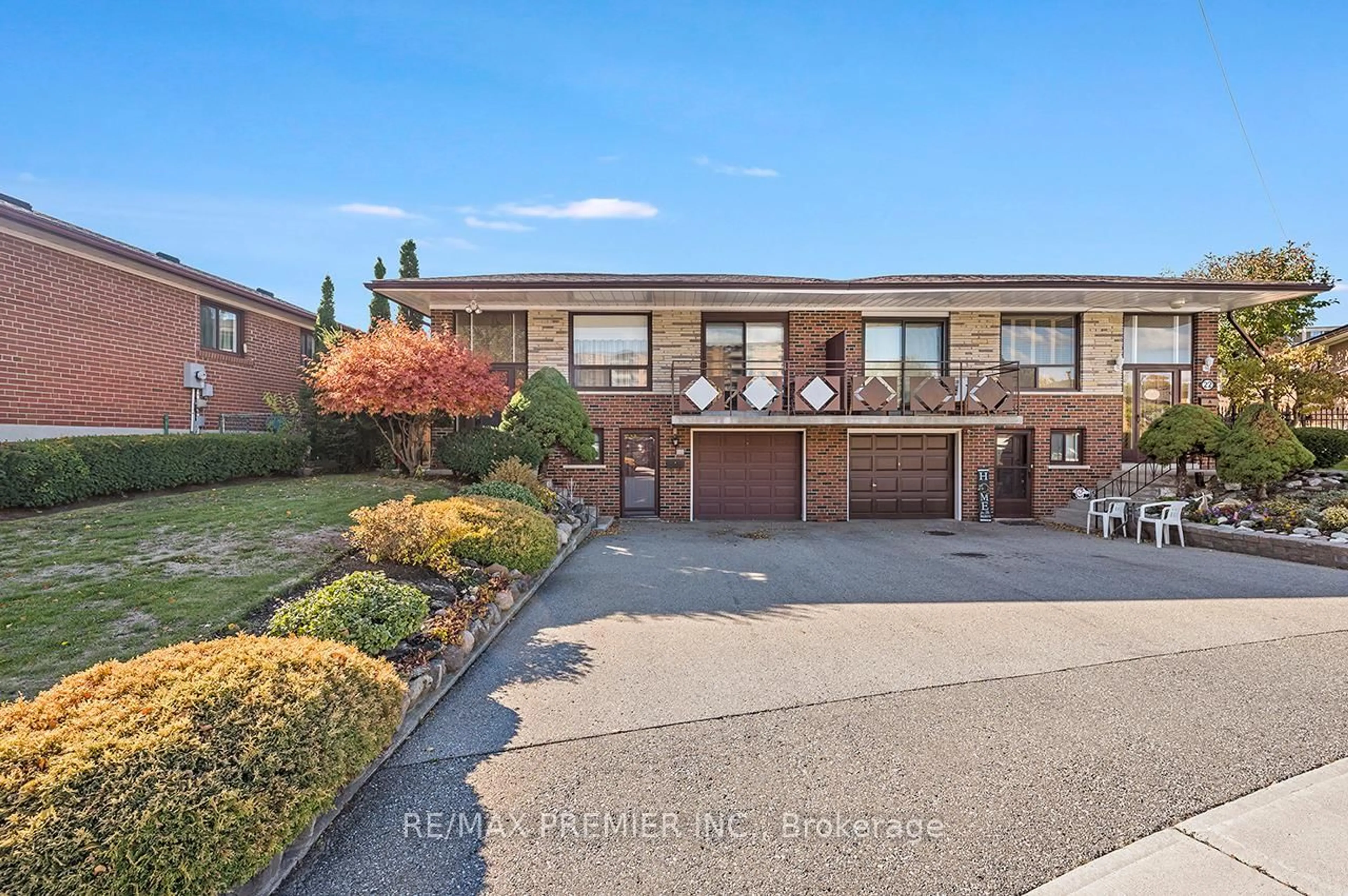 A pic from outside/outdoor area/front of a property/back of a property/a pic from drone, street for 20 Grenadine Crt, Toronto Ontario M9L 2H6