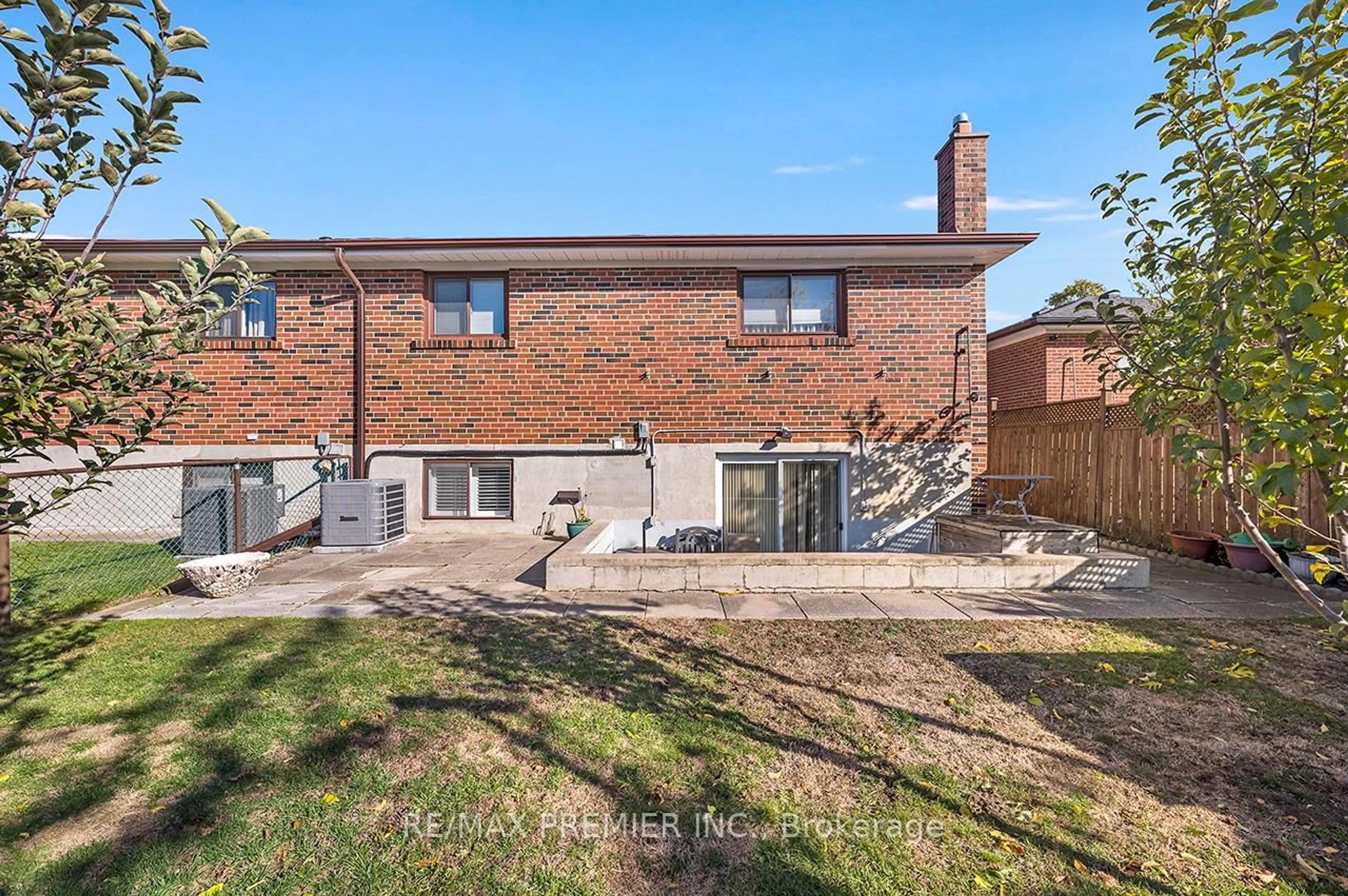 A pic from outside/outdoor area/front of a property/back of a property/a pic from drone, building for 20 Grenadine Crt, Toronto Ontario M9L 2H6